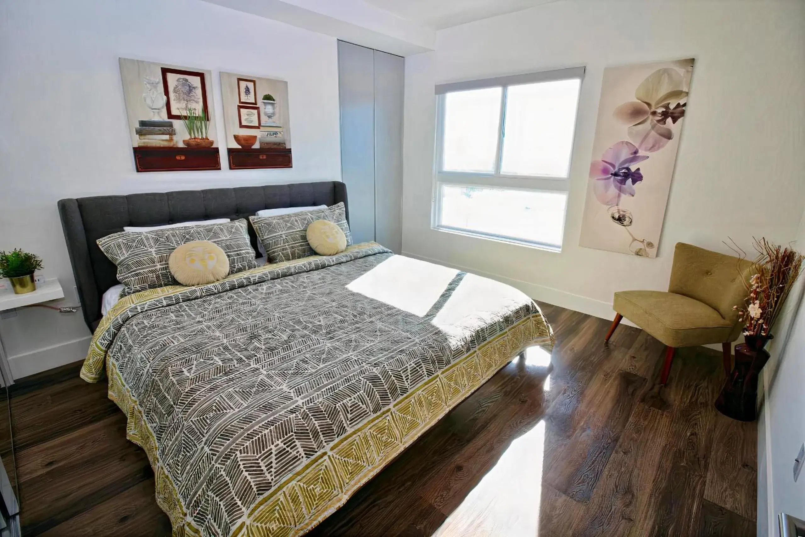 Bedroom, Bed in Los Angeles Premium City Suites with Free Parking Bedroom, Bed in Los Angeles Premium City Suites with Free Parking