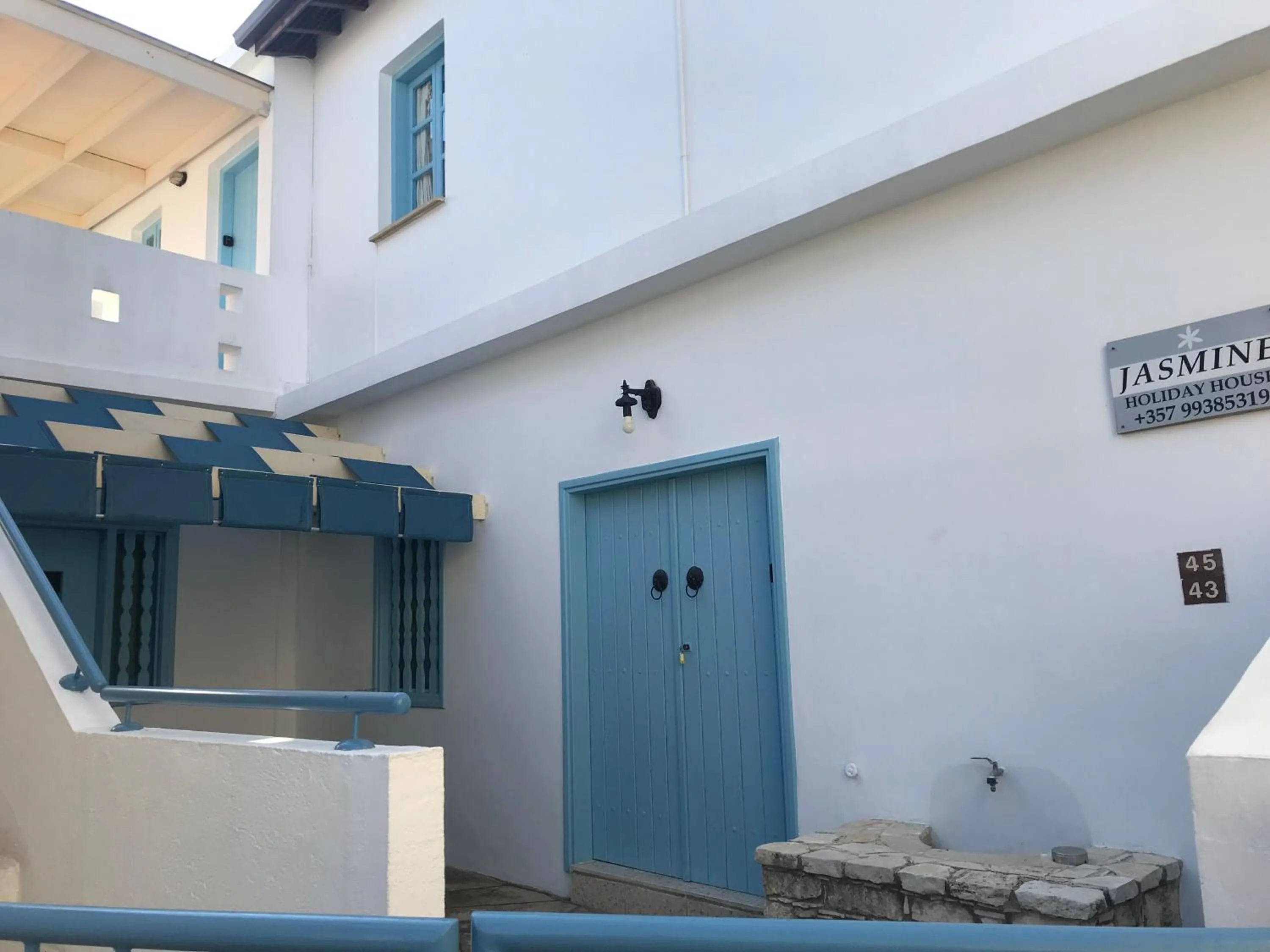 One Bedroom Cottage with Fireplace in Omodos Katoi Holiday Homes