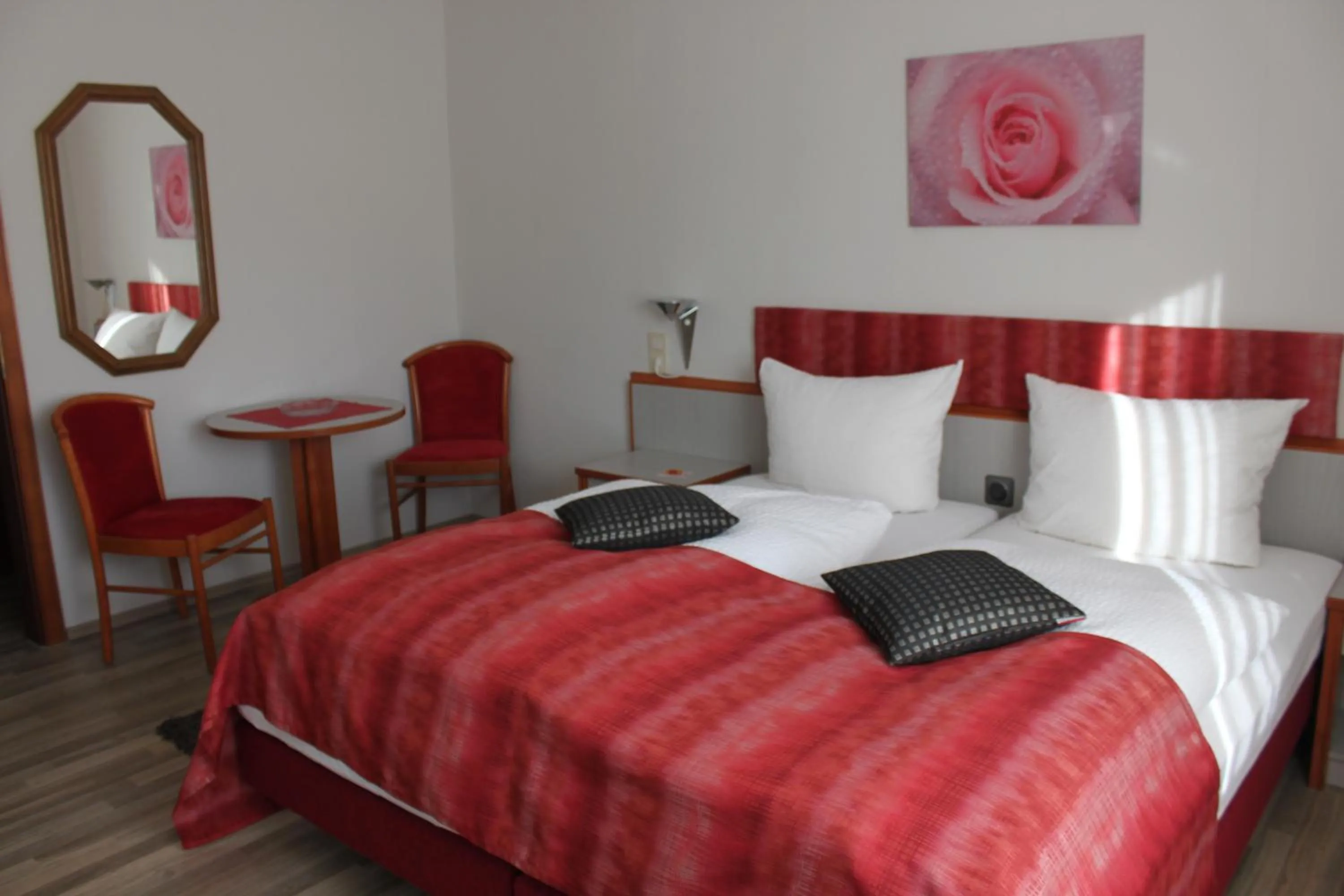 Photo of the whole room, Bed in Berghotel Waidmannsheil