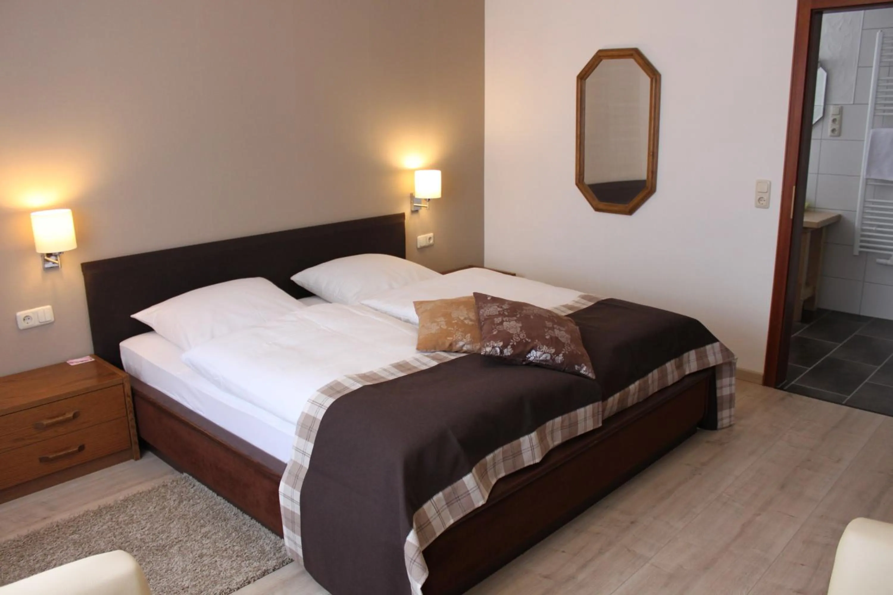 Photo of the whole room, Bed in Berghotel Waidmannsheil