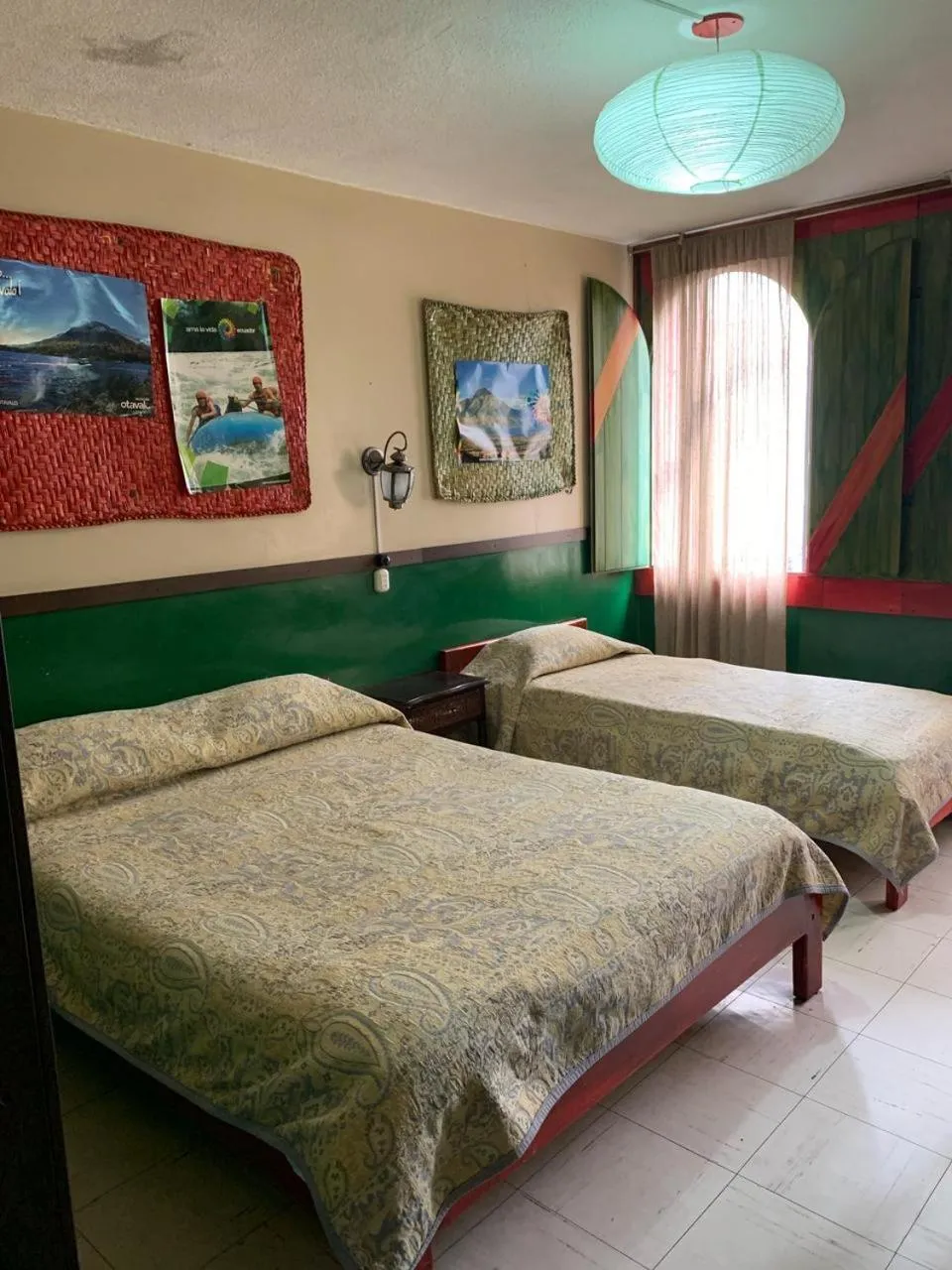 Photo of the whole room, Bed in Flying Donkey