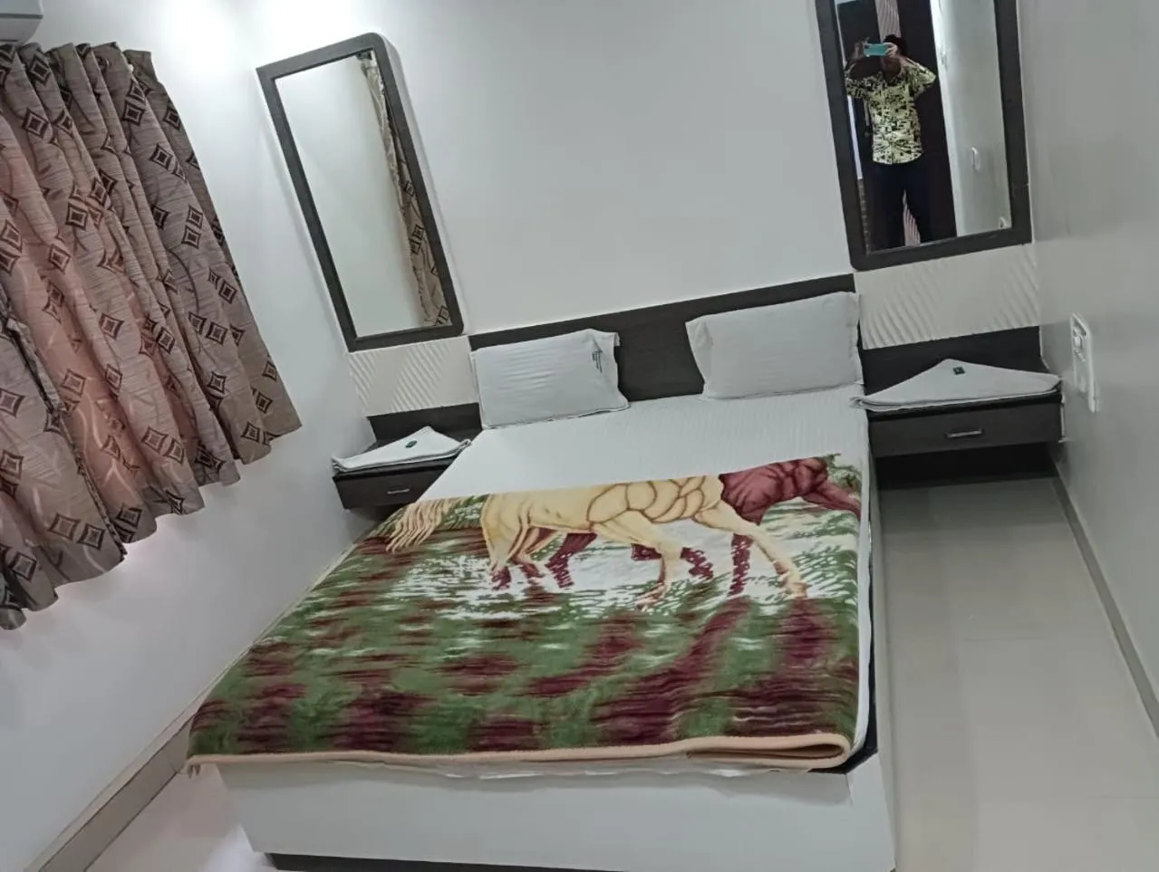 Bed in Hotel Shri Sai Darshan
