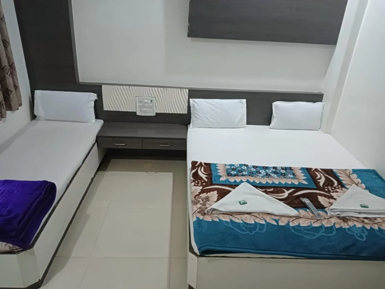 Bed in Hotel Shri Sai Darshan