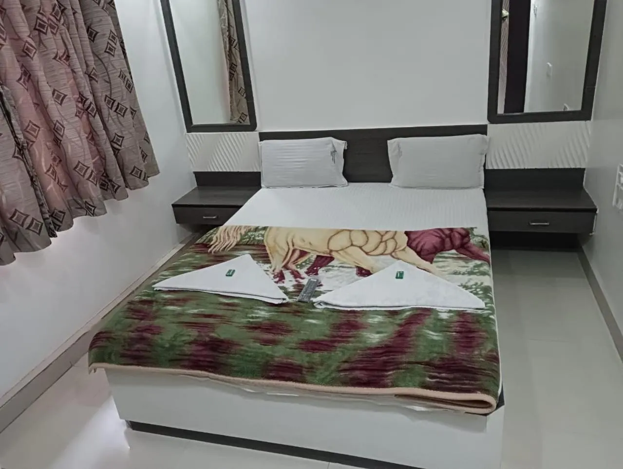 Bed in Hotel Shri Sai Darshan