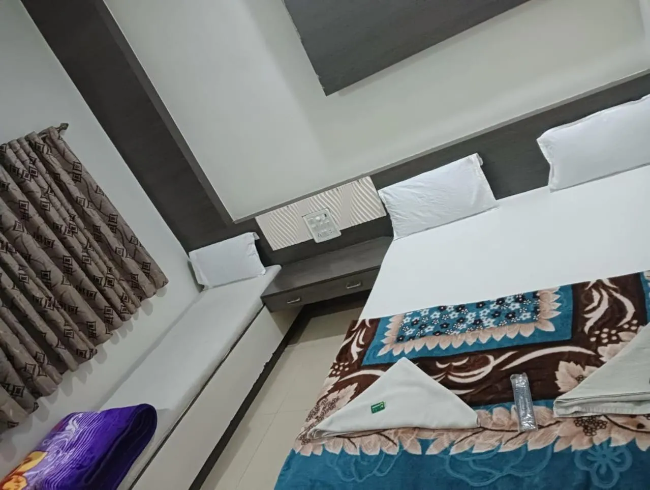 Bed in Hotel Shri Sai Darshan