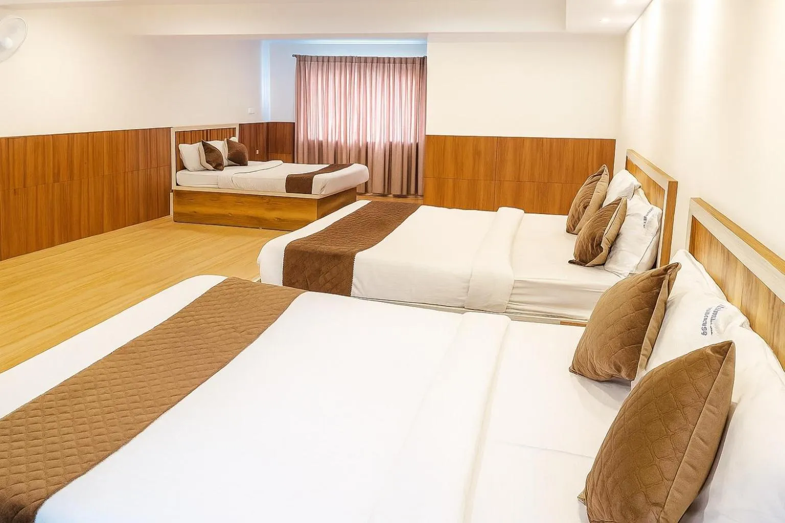 Bed in Hillcrest Metro