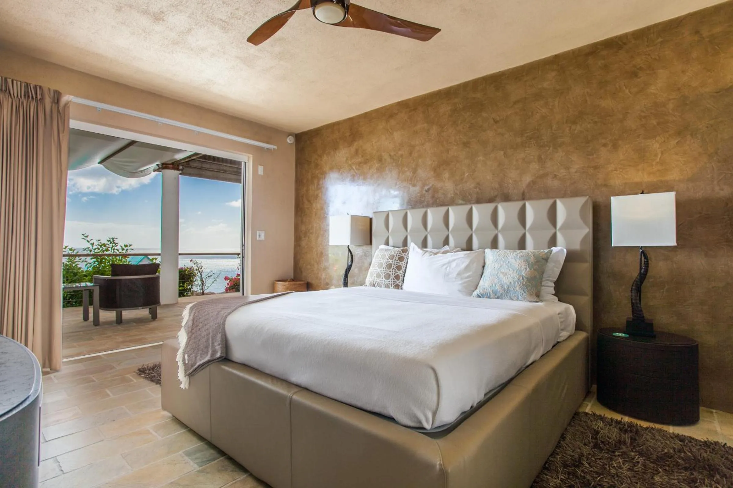 Bedroom, Bed in CeBlue Villas