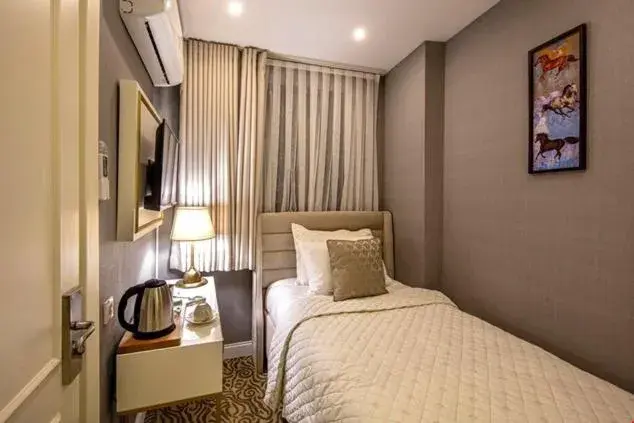 Bed in Mr BEYAZ HOTEL Bed in Mr BEYAZ HOTEL