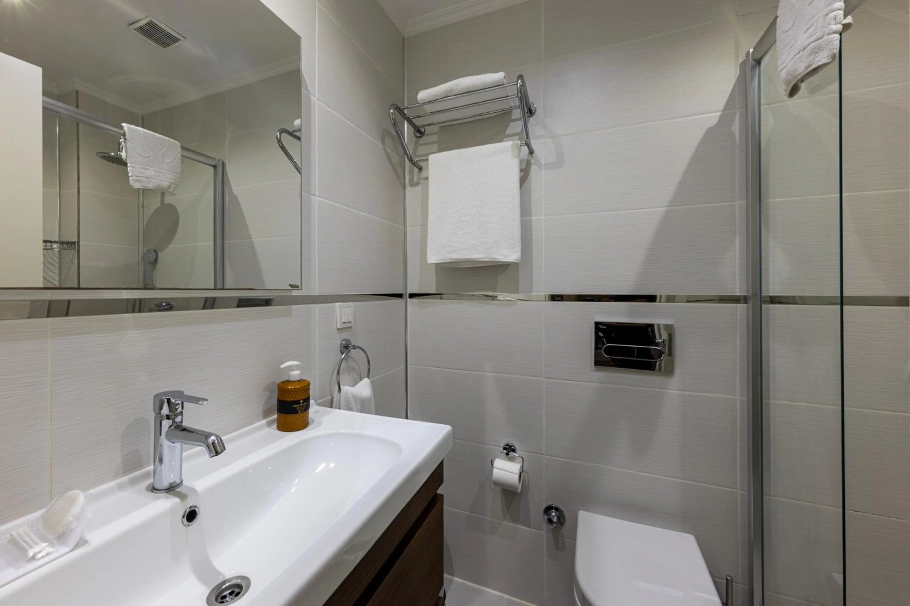 Bathroom in Mr BEYAZ HOTEL