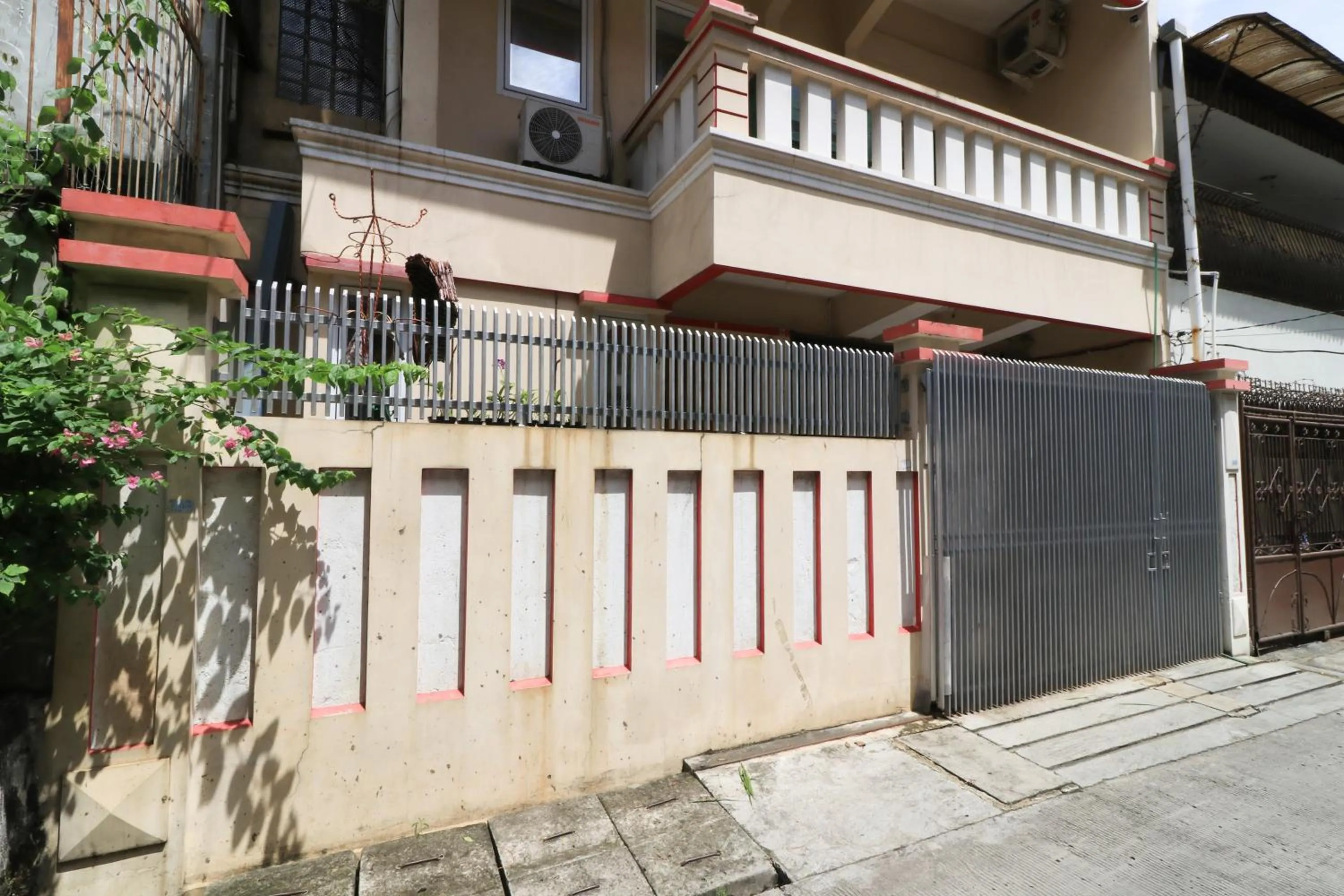 Property building in Eiffel Residence Batu Tulis 37 - Female Only