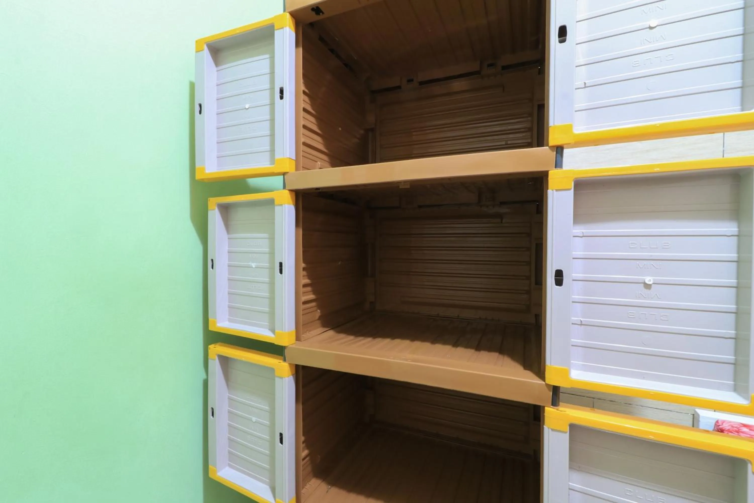 wardrobe in Eiffel Residence Batu Tulis 37 - Female Only