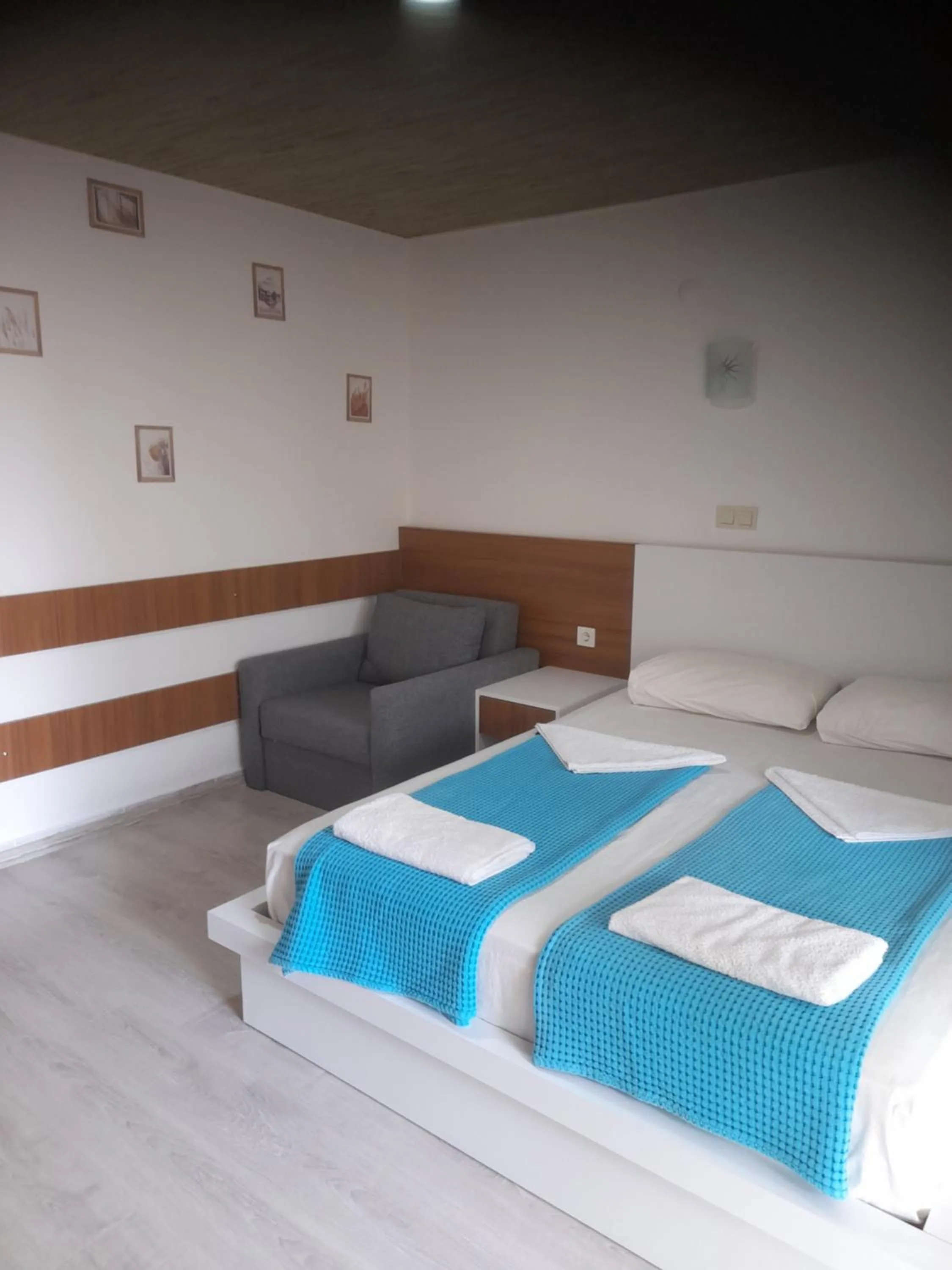 Photo of the whole room, Bed in Esmeralda Butik Hotel