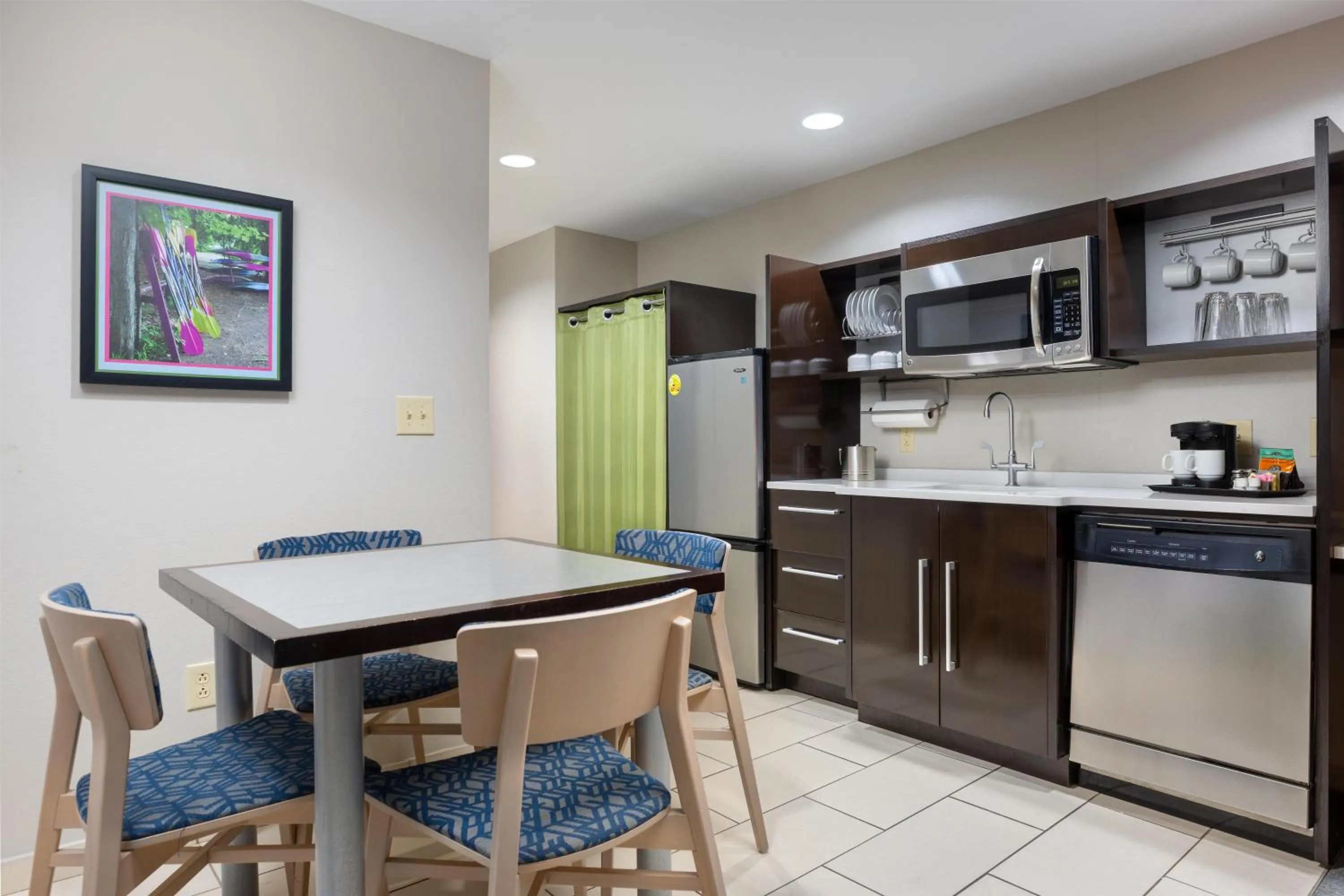 Kitchen or kitchenette in Home2 Suites by Hilton Ridgeland