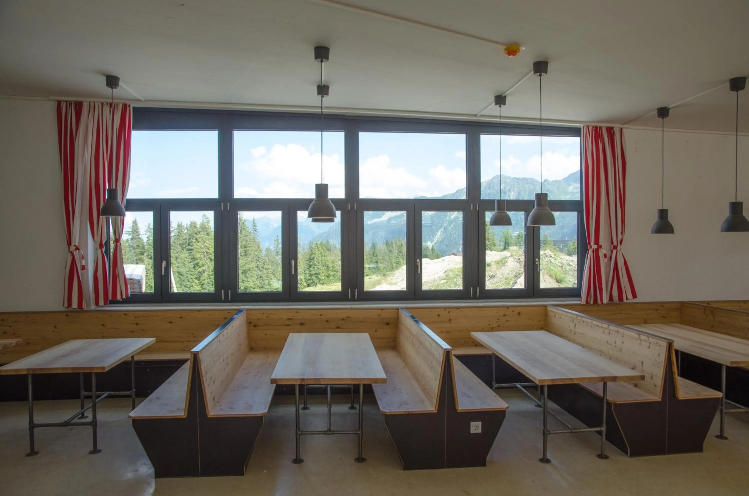 Dining area in Jugendgästehaus Gerlosplatte