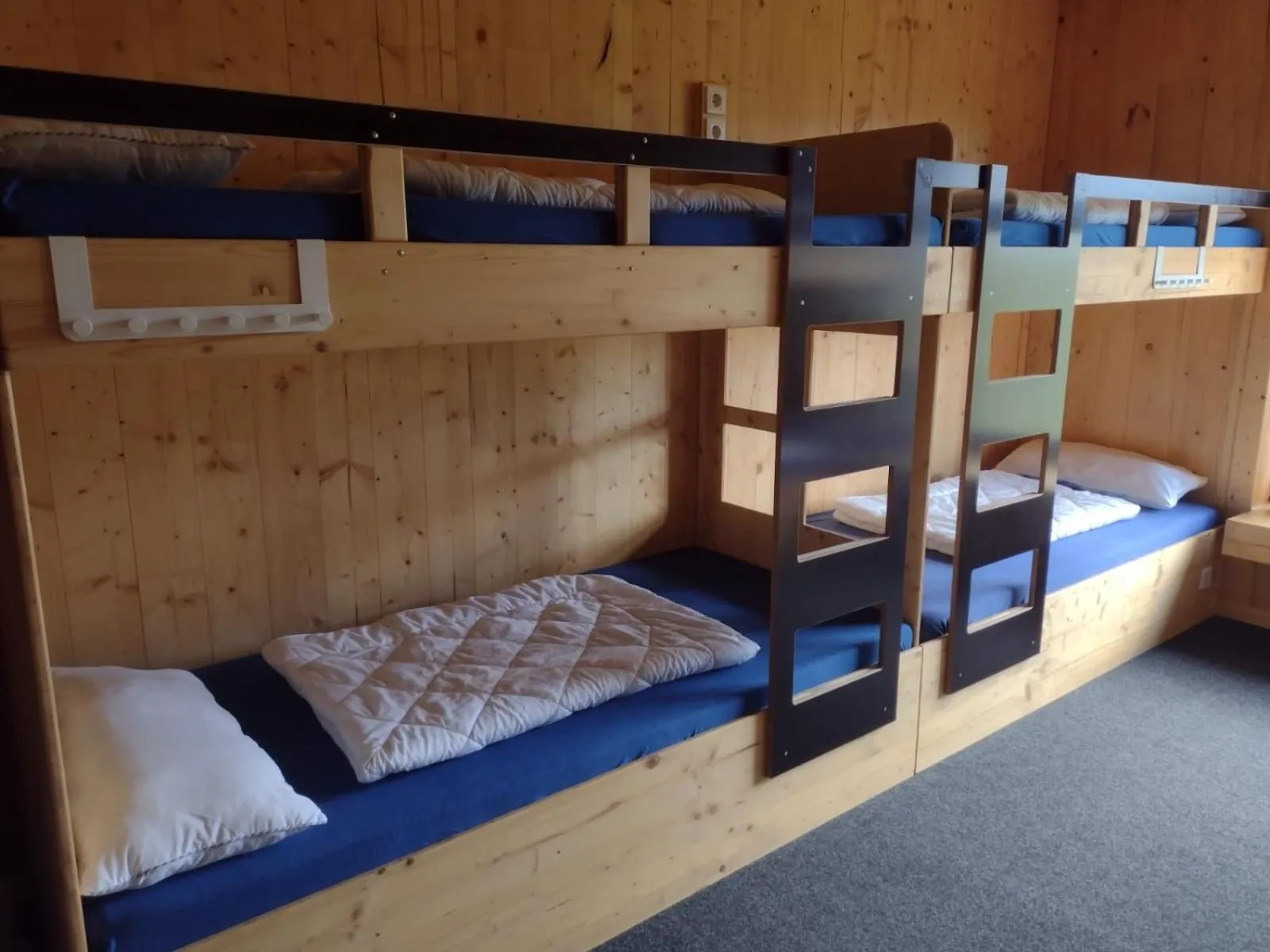 bunk bed, Bed in Jugendgästehaus Gerlosplatte