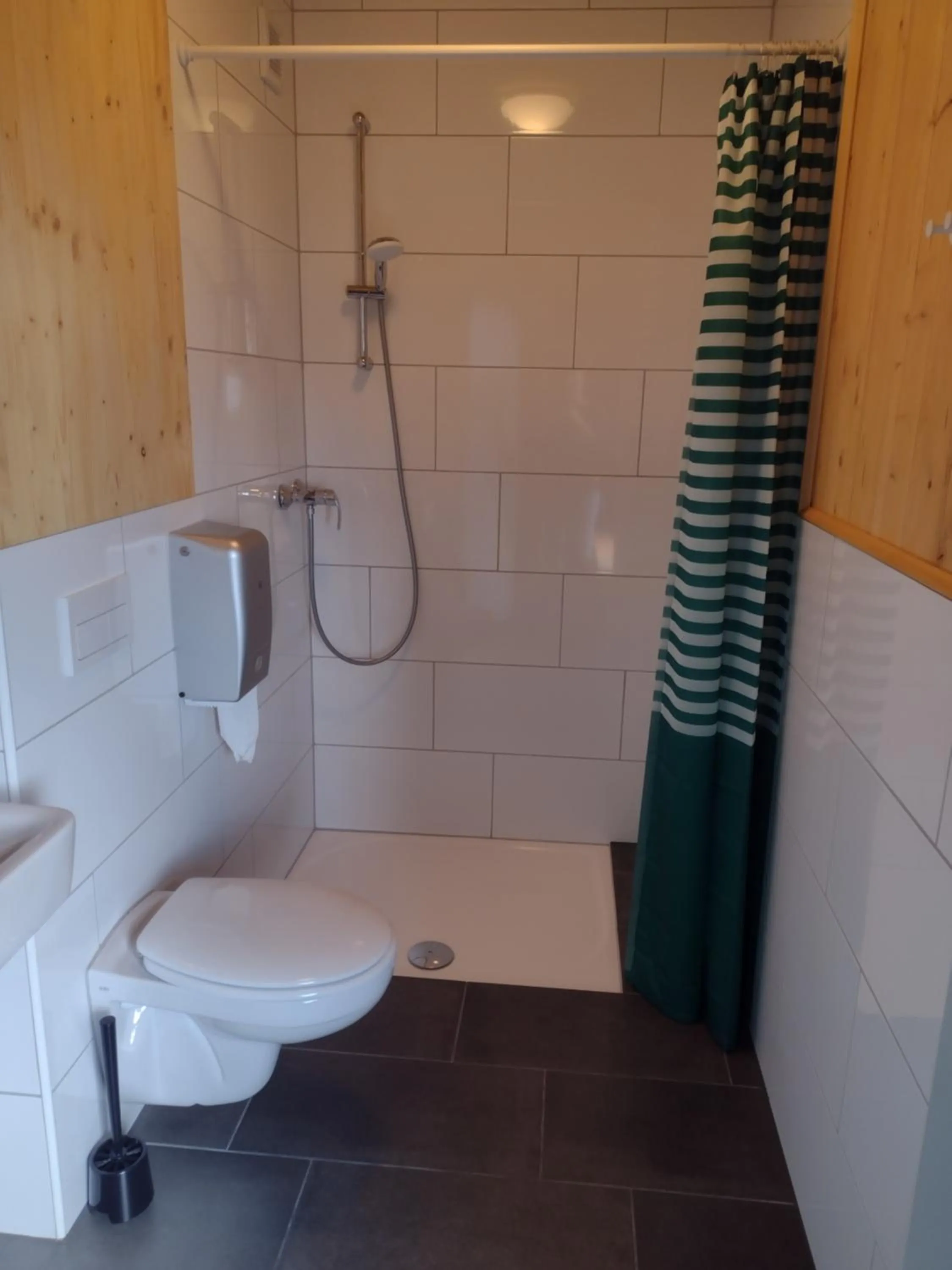 Bathroom in Jugendgästehaus Gerlosplatte