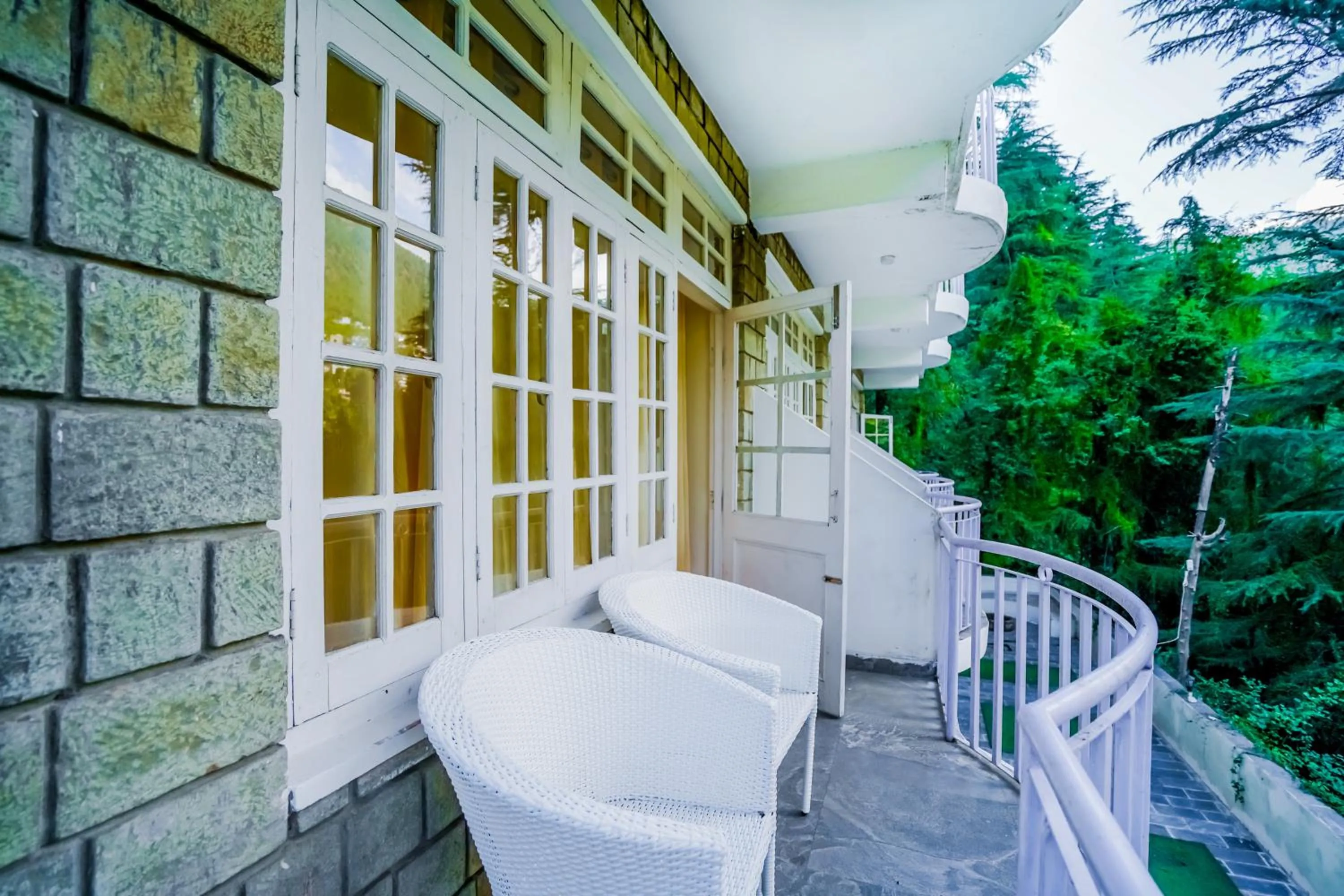 Day in The Bunksters Mcleodganj, Dharmkot