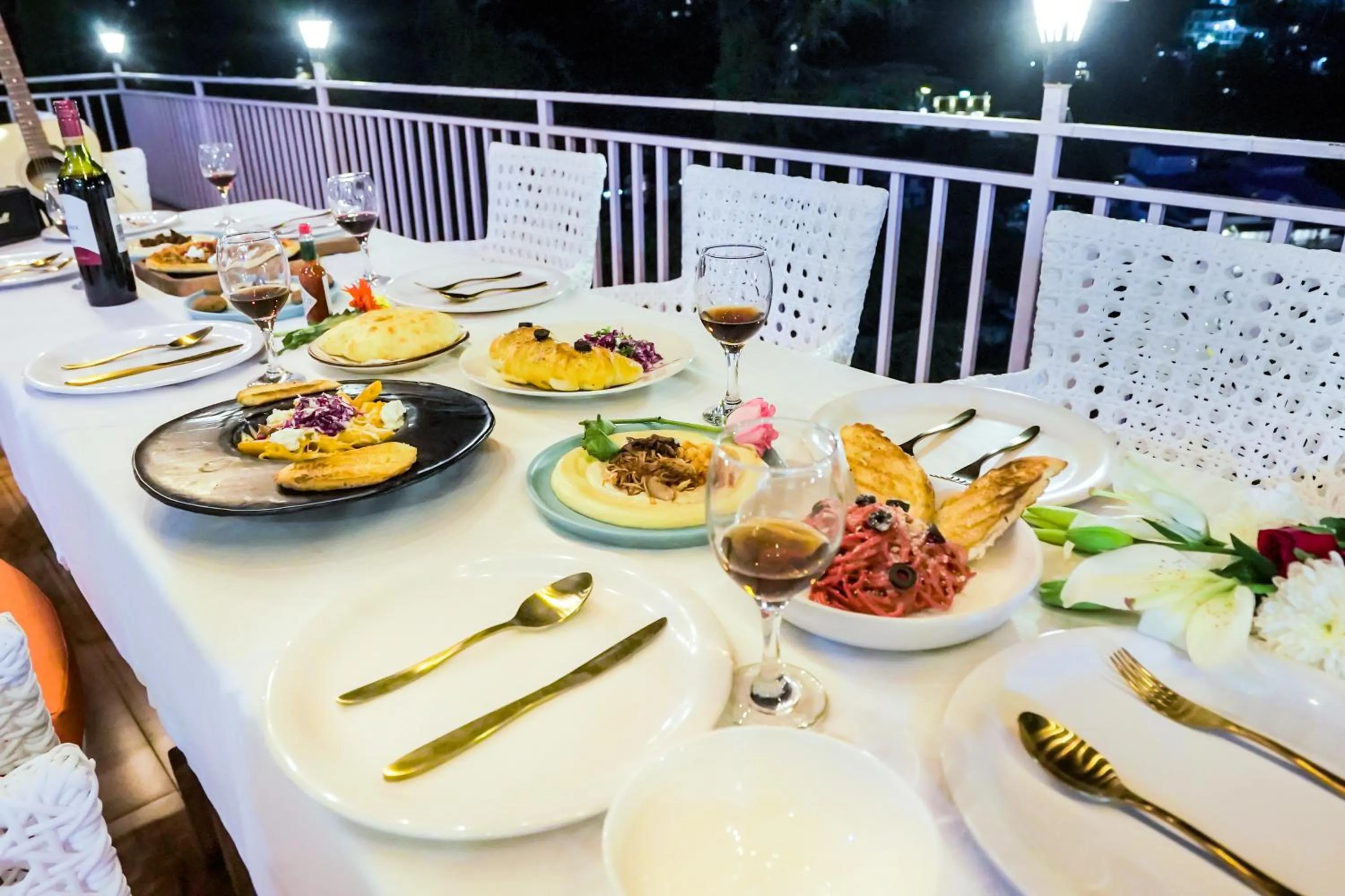 Restaurant/places to eat in The Bunksters Mcleodganj, Dharmkot