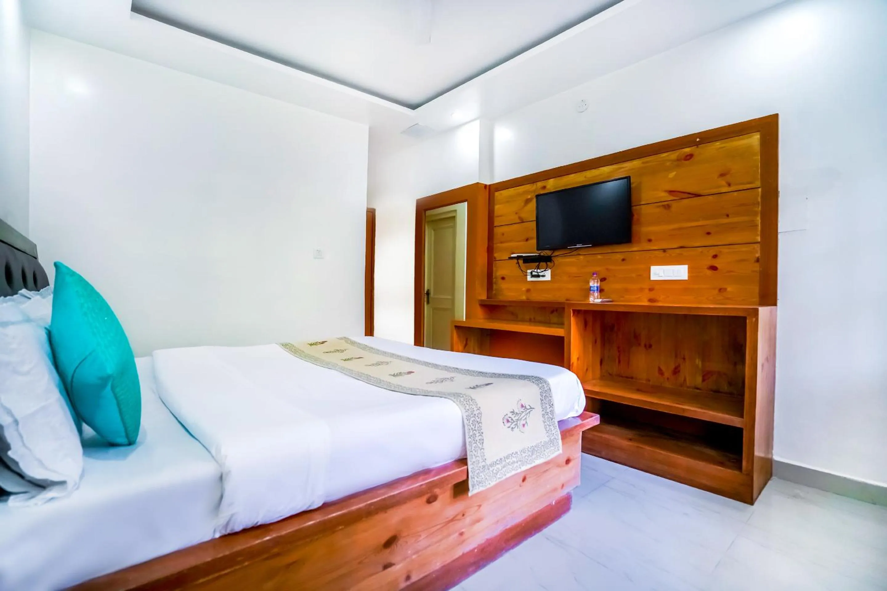 Communal lounge/ TV room, Bed in The Bunksters Mcleodganj, Dharmkot