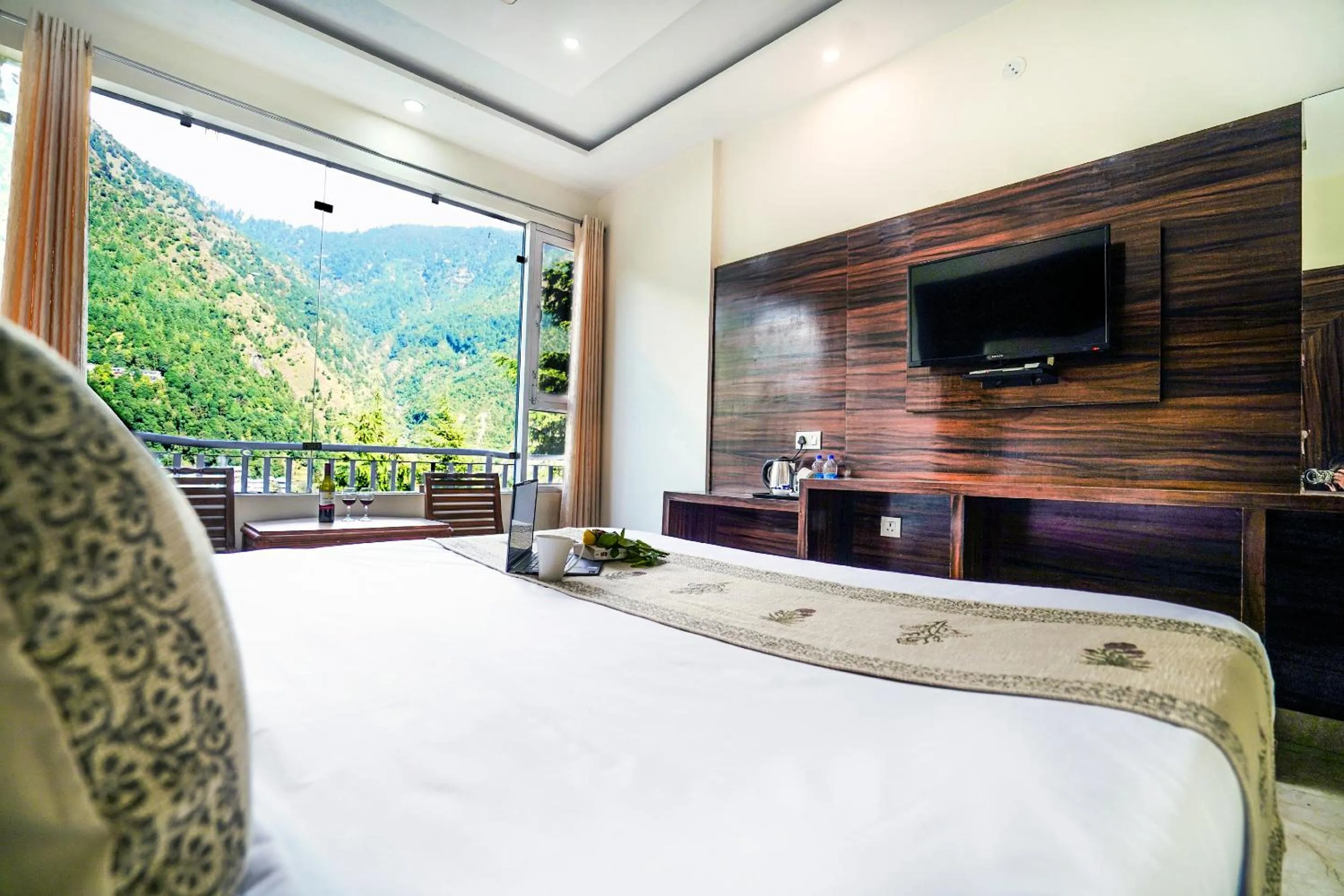 Communal lounge/ TV room, Bed in The Bunksters Mcleodganj, Dharmkot