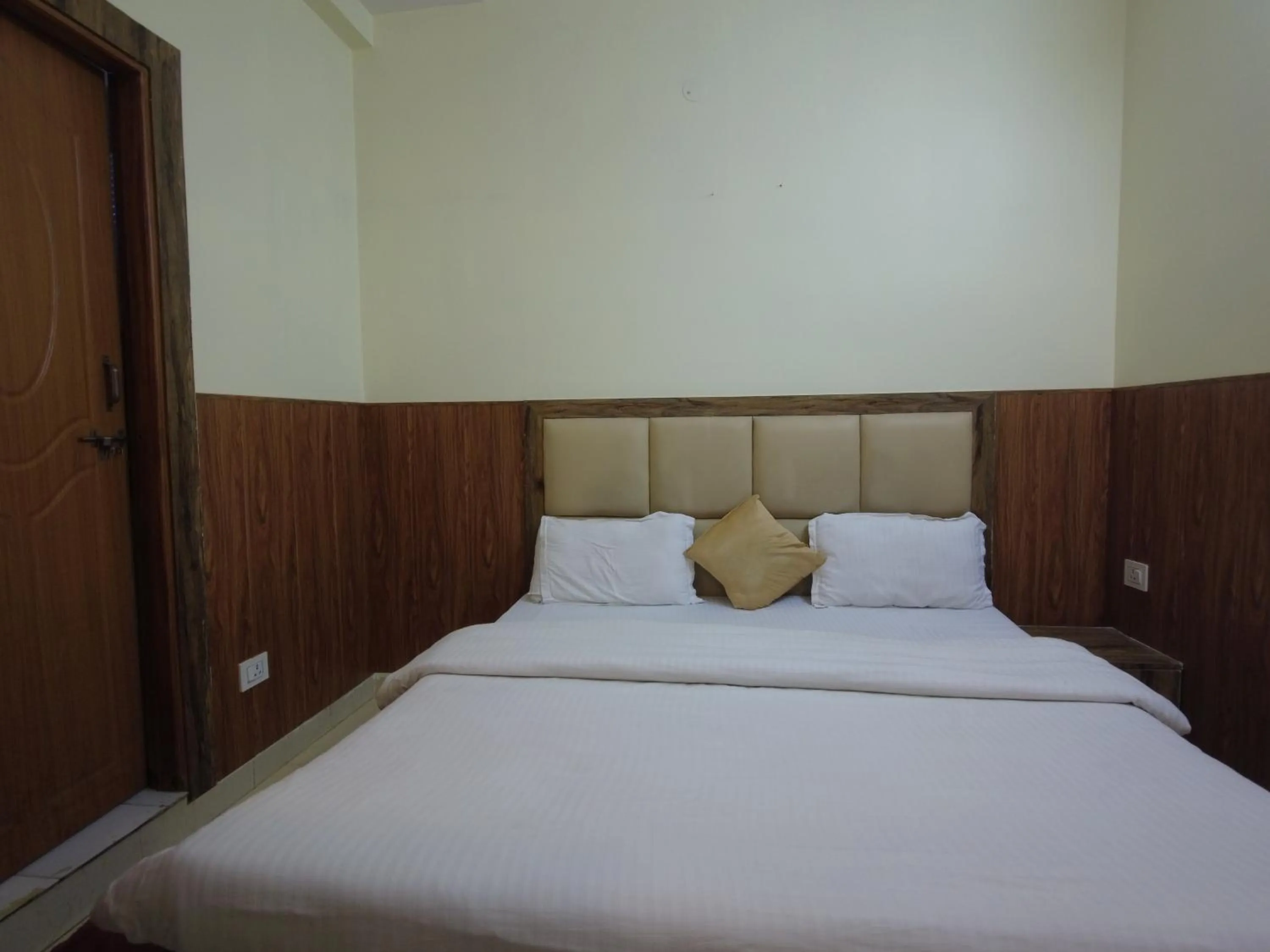 Bed in Home Stay Green View Doon