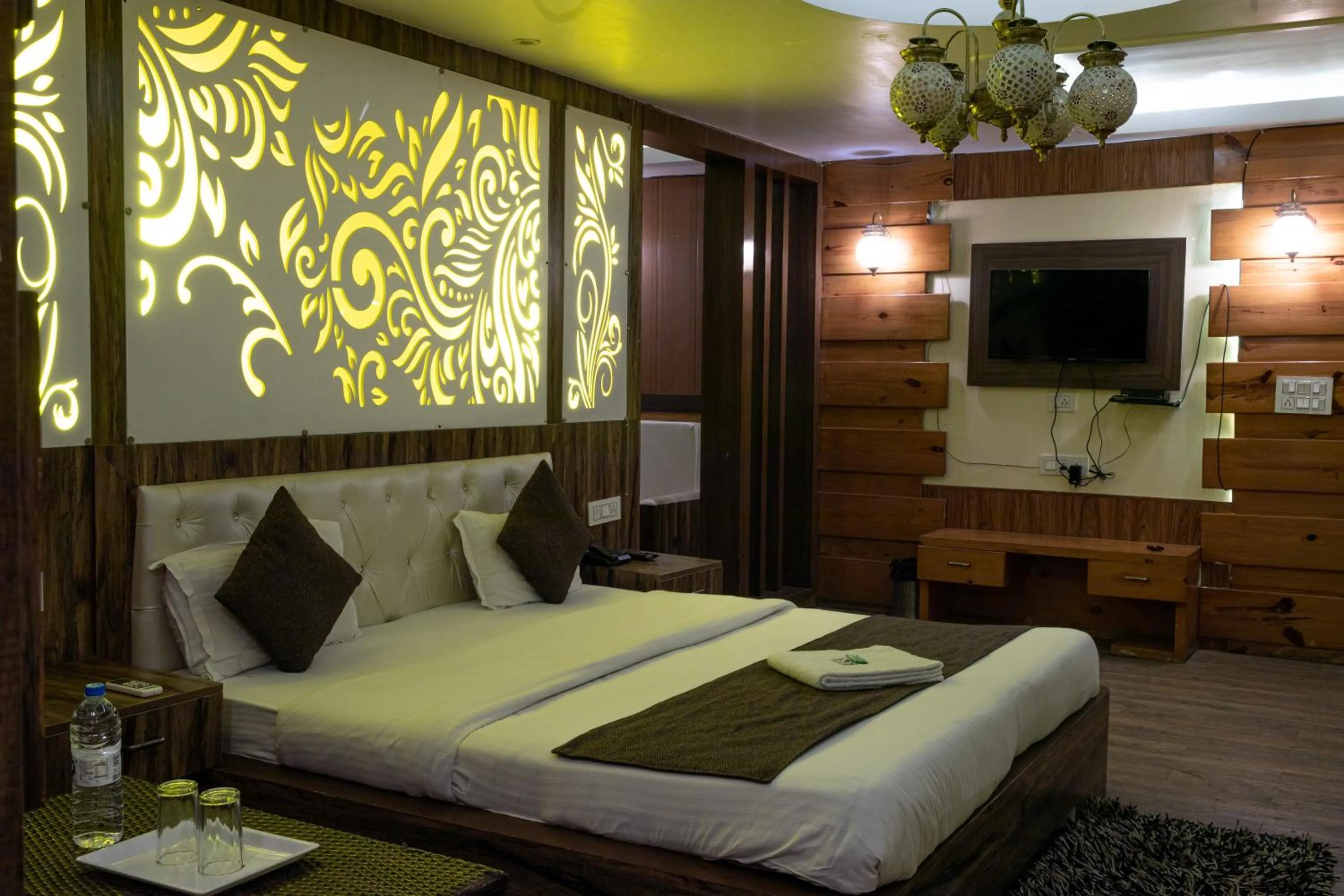 Property building, Bed in Home Stay Green View Doon