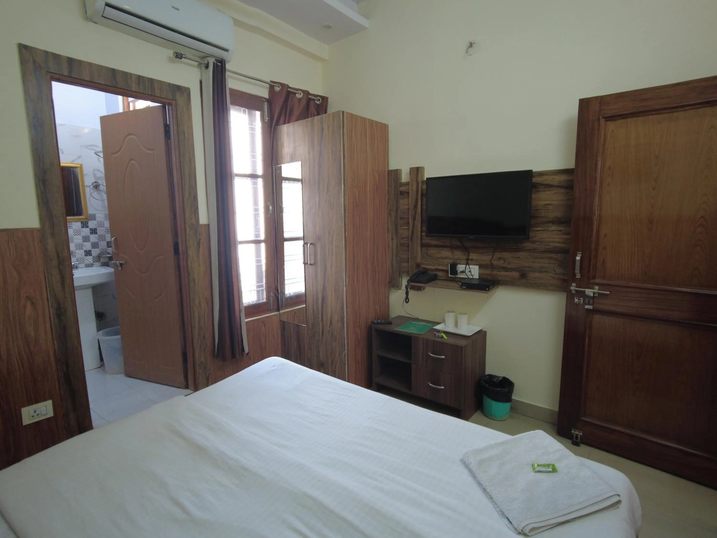 Bed in Home Stay Green View Doon