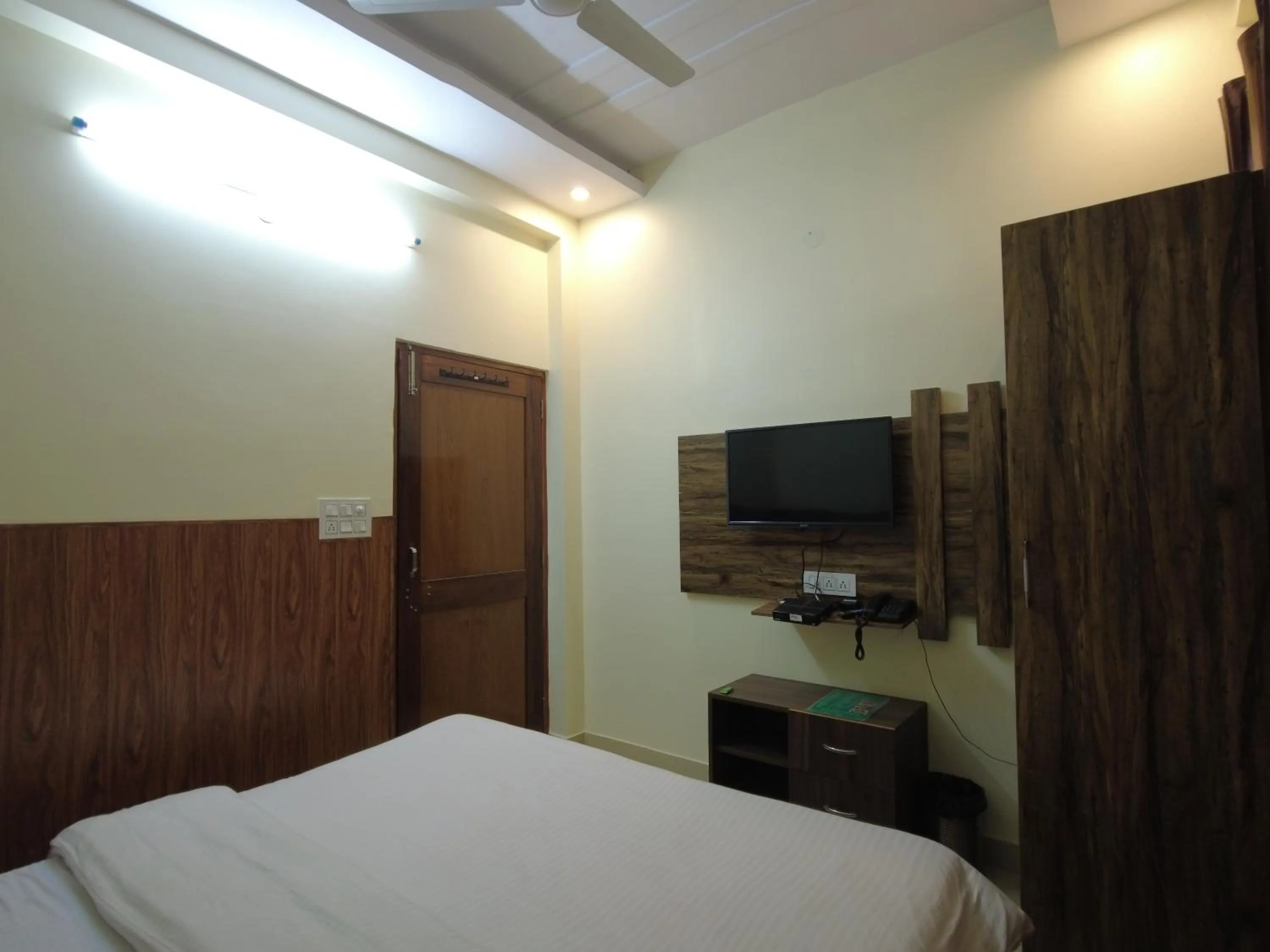 Bed in Home Stay Green View Doon