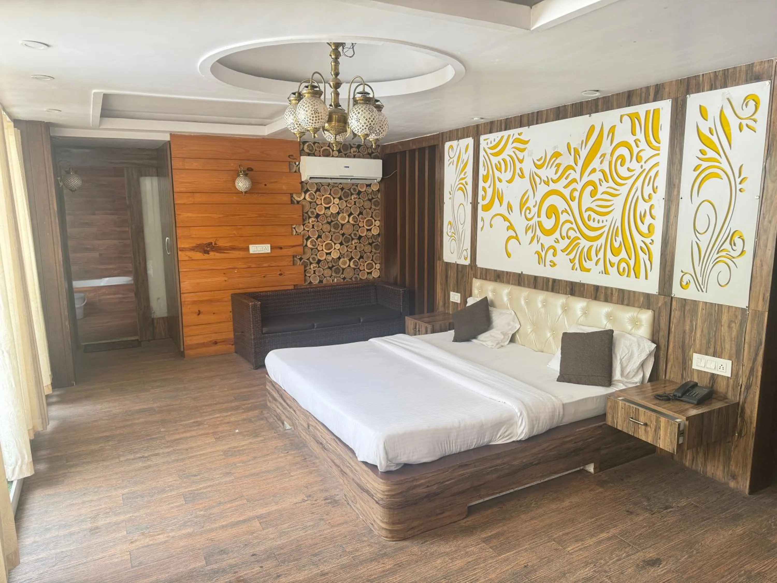 Property building, Bed in Home Stay Green View Doon