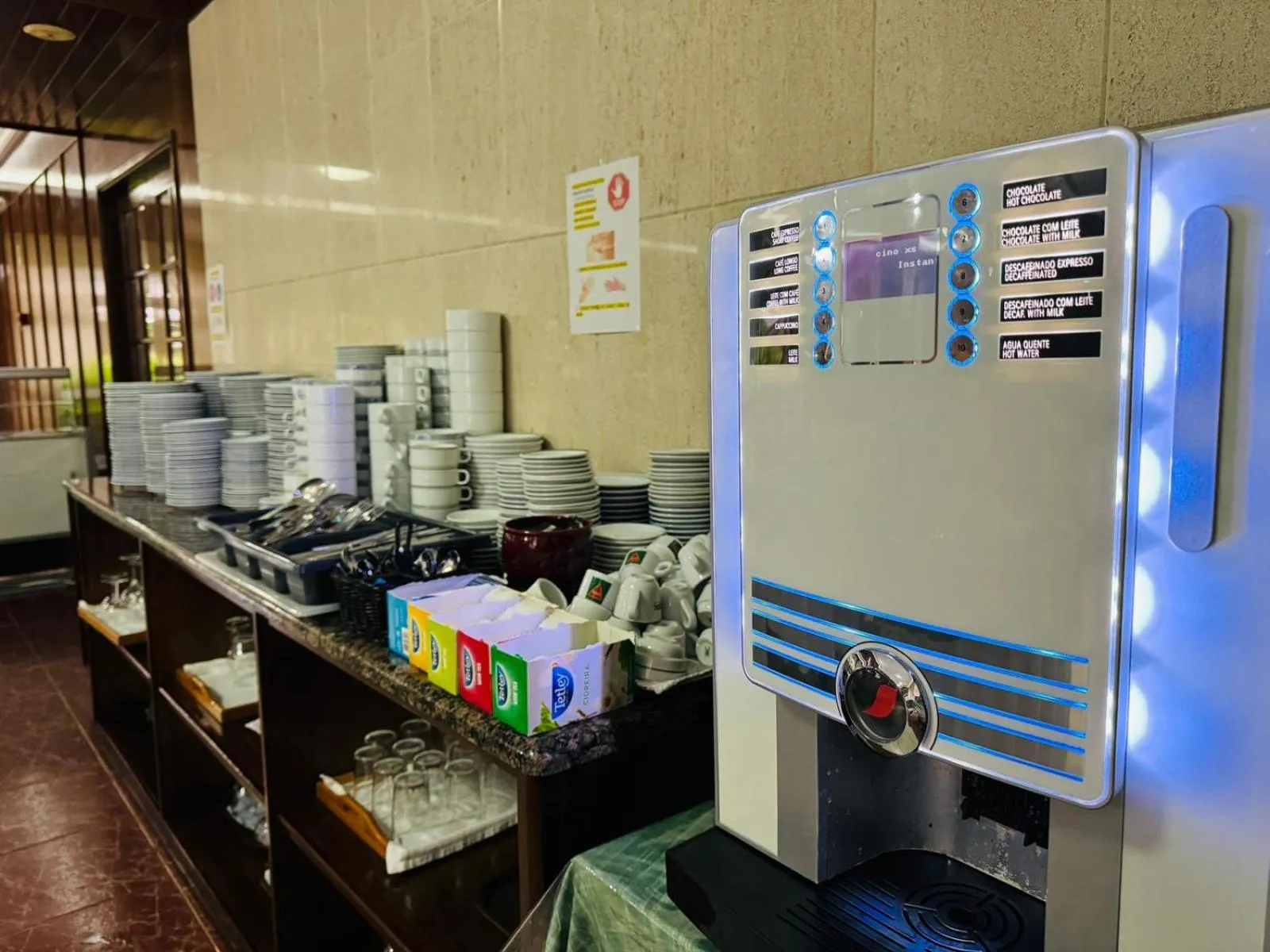 Continental breakfast in Hotel Colmeia