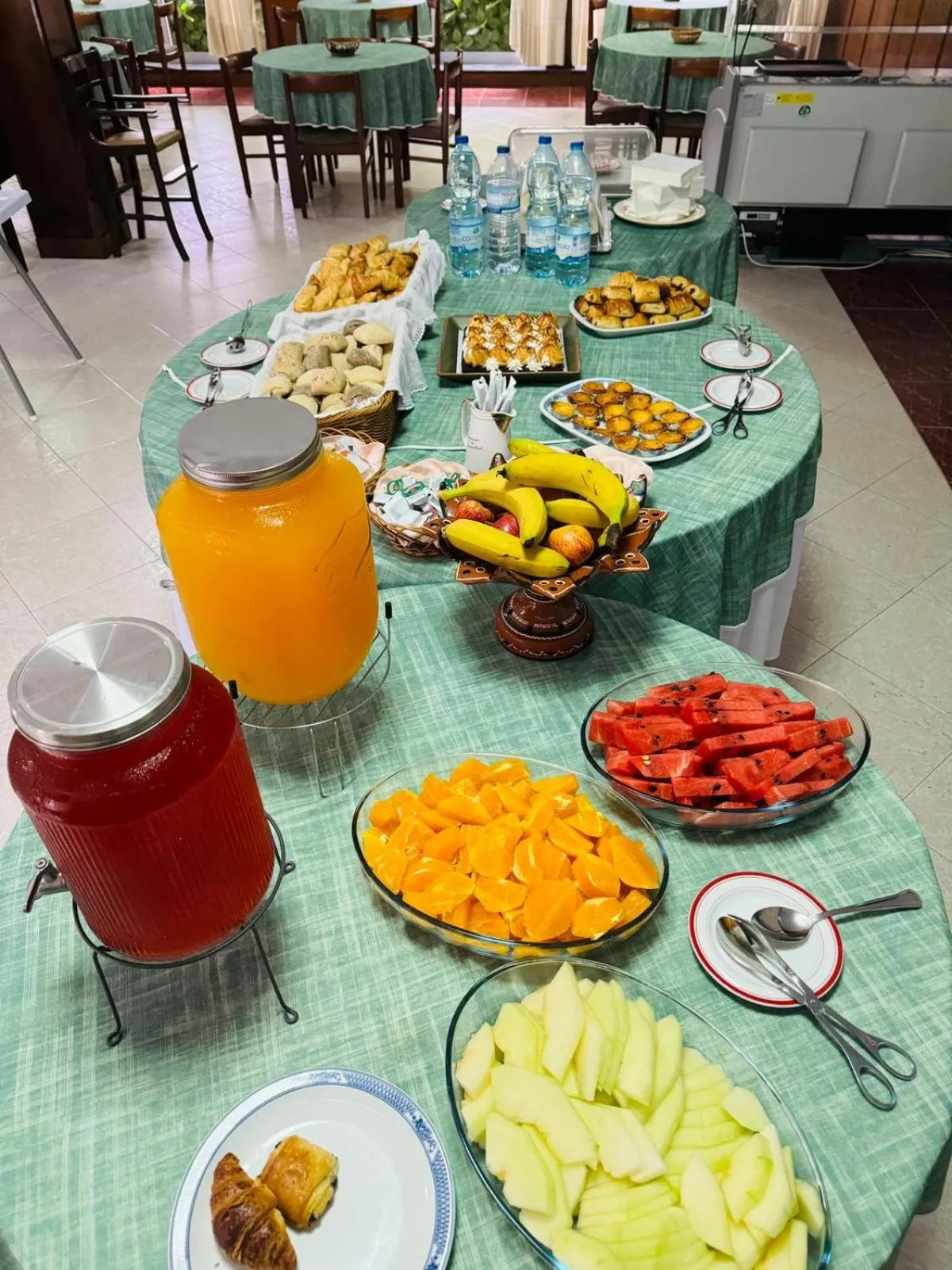Buffet breakfast in Hotel Colmeia