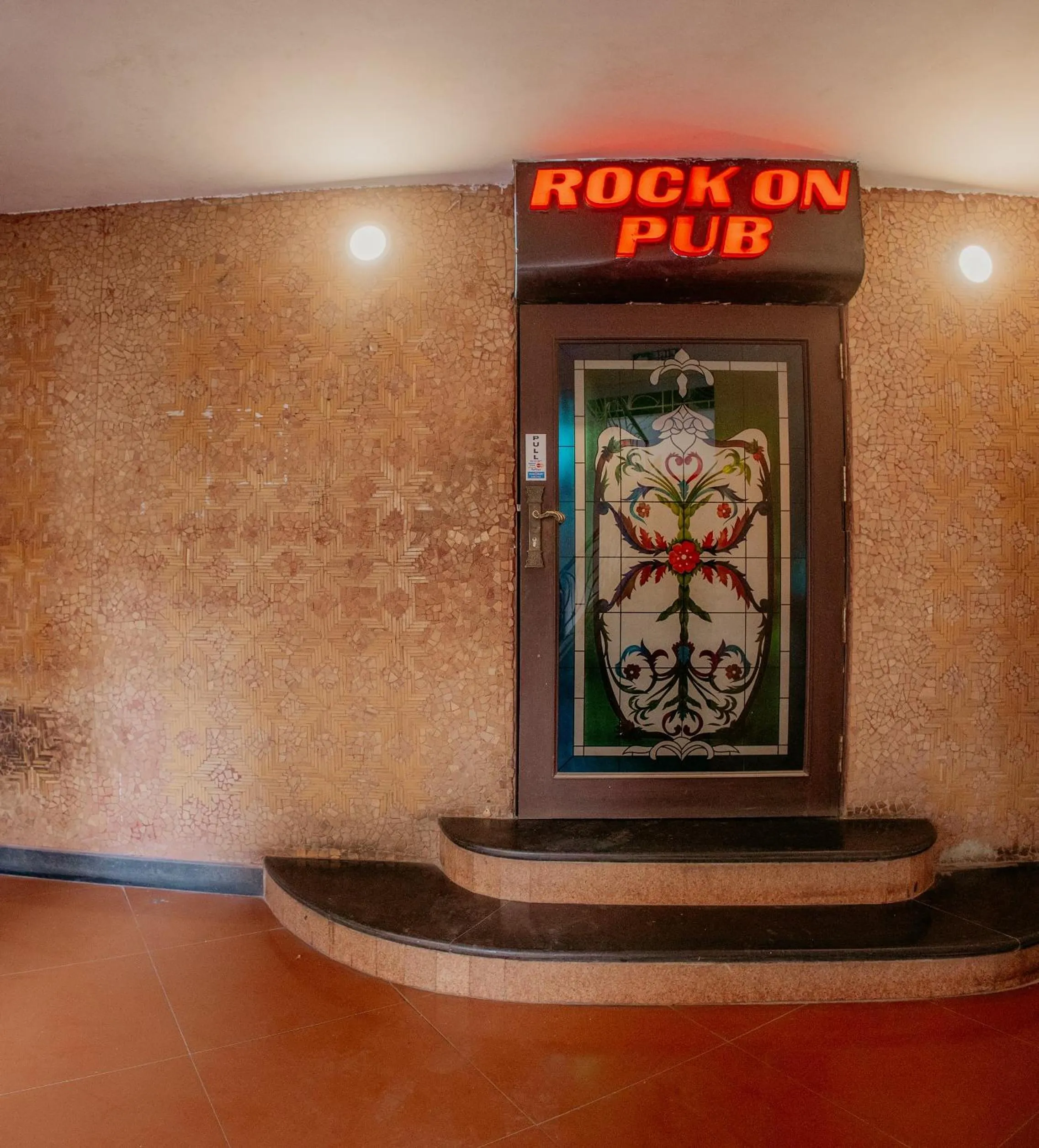 Restaurant/places to eat in Om Shiv Hotel