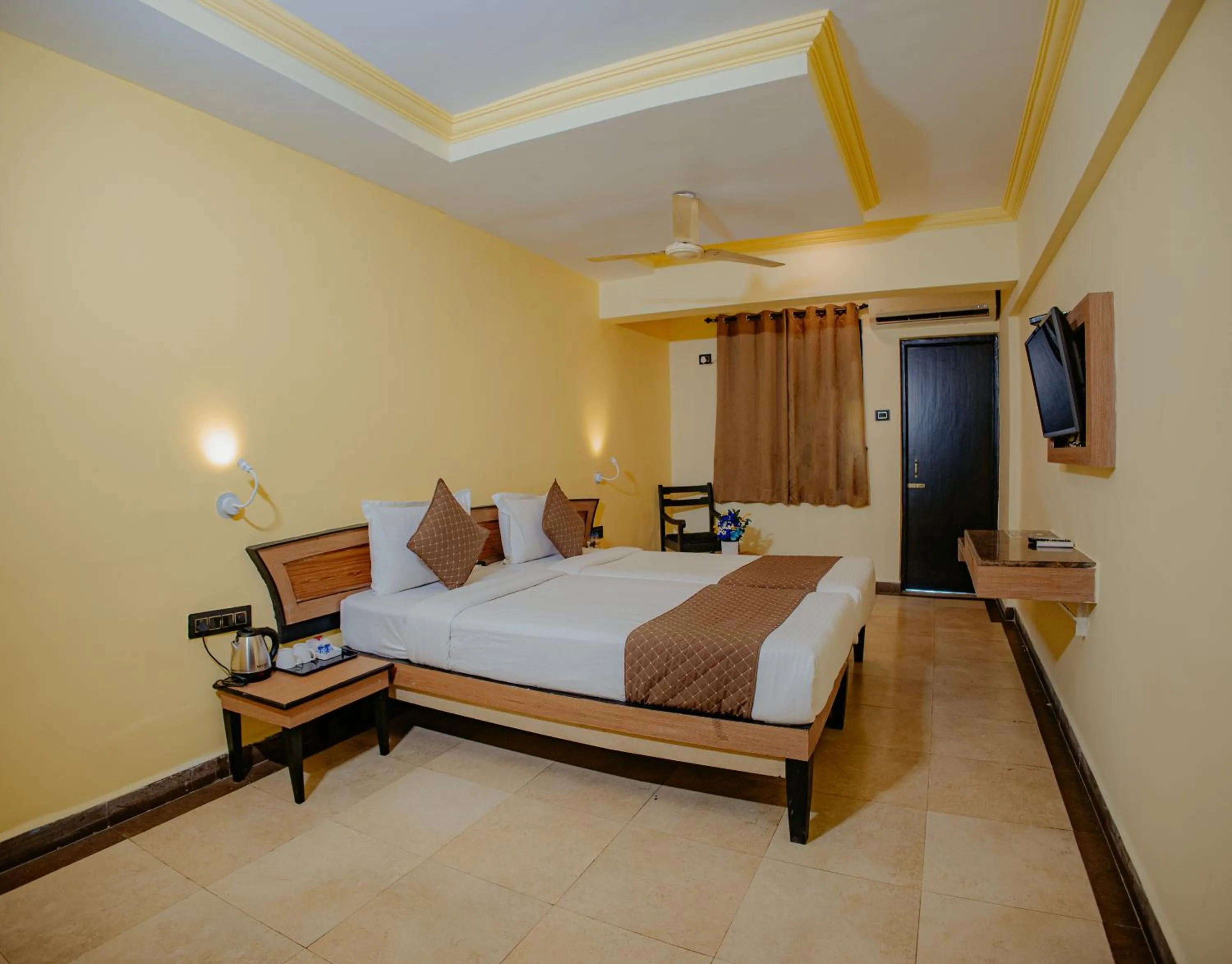 Bedroom, Bed in Om Shiv Hotel