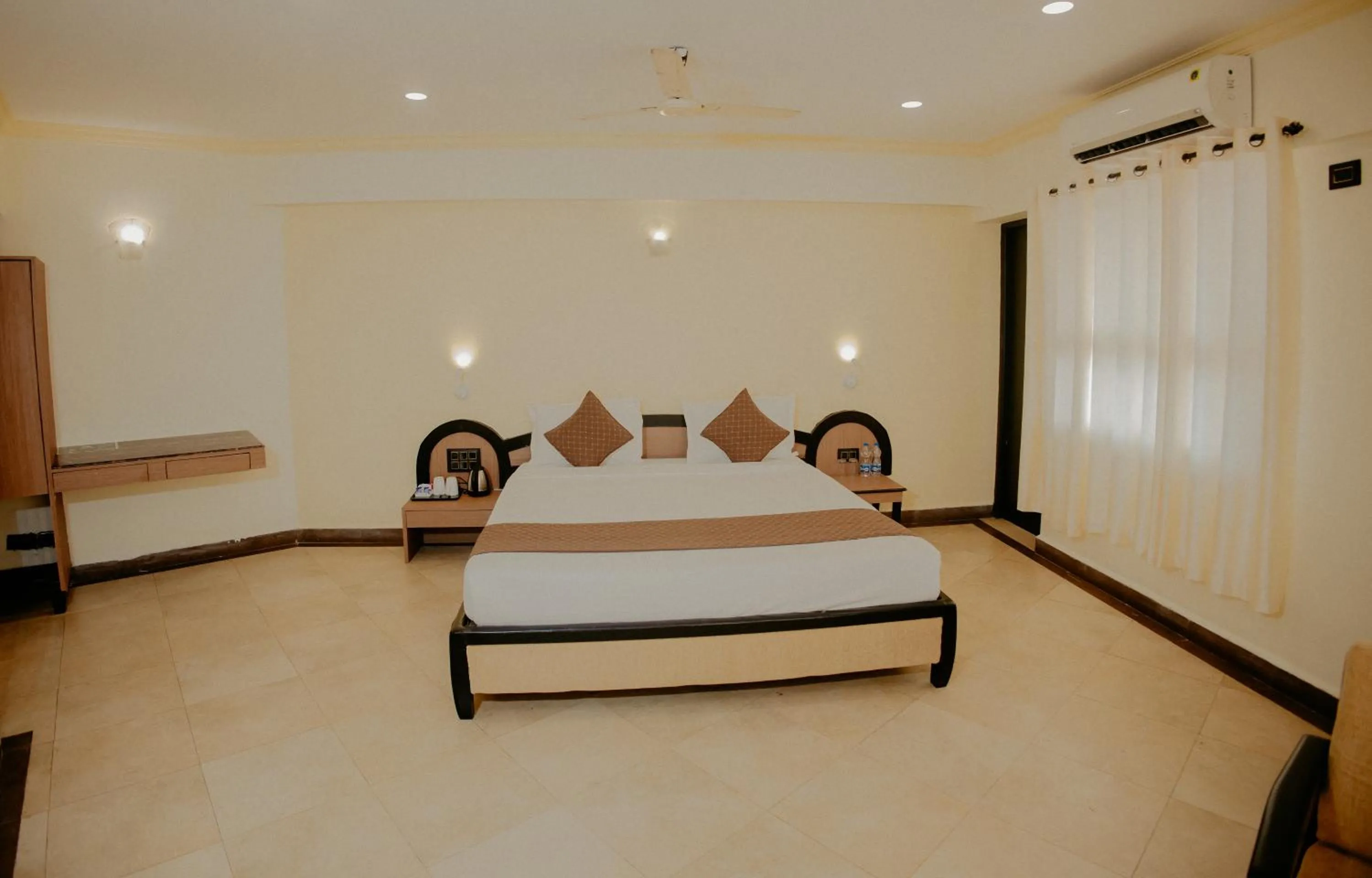 Bed in Om Shiv Hotel