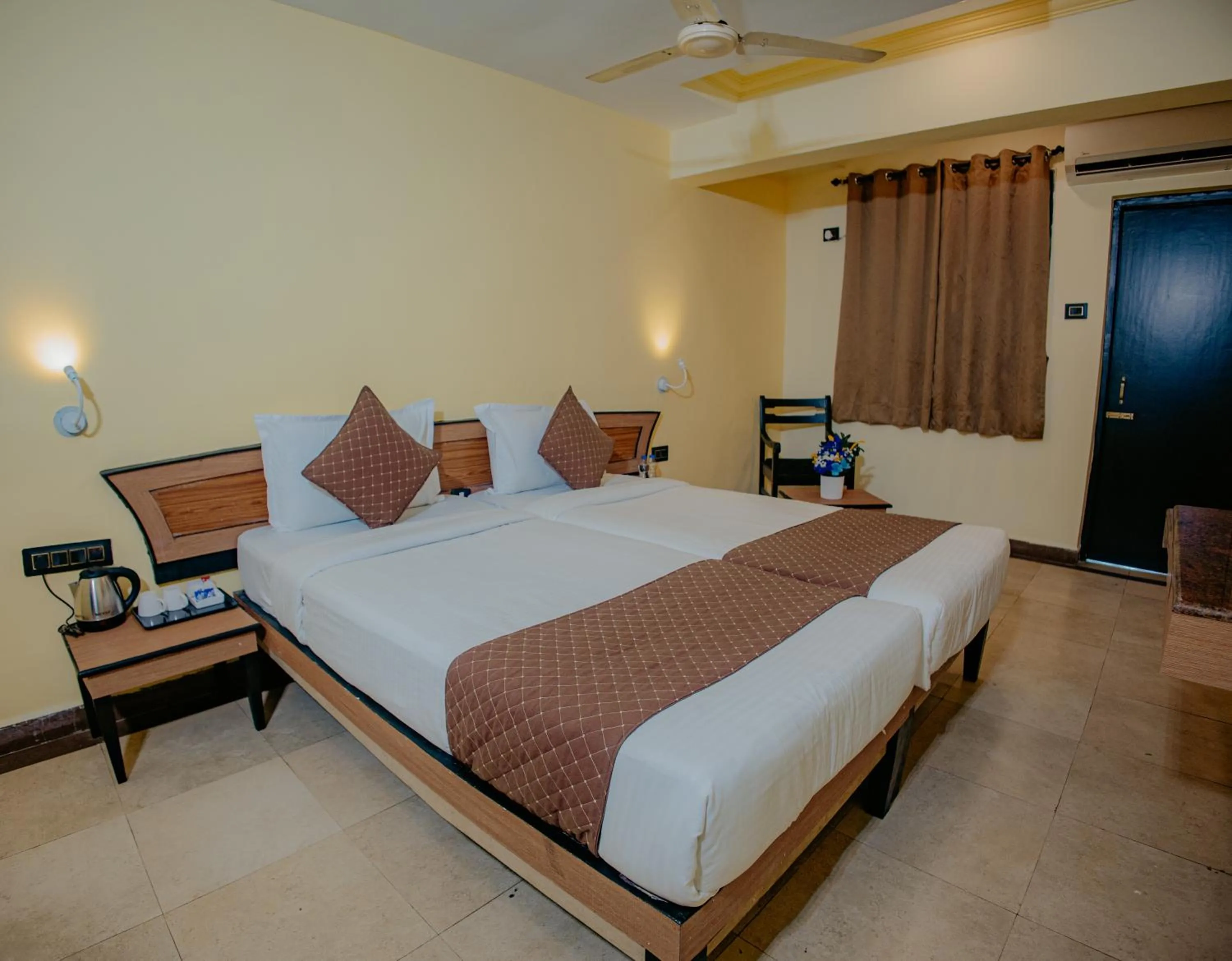Bed in Om Shiv Hotel