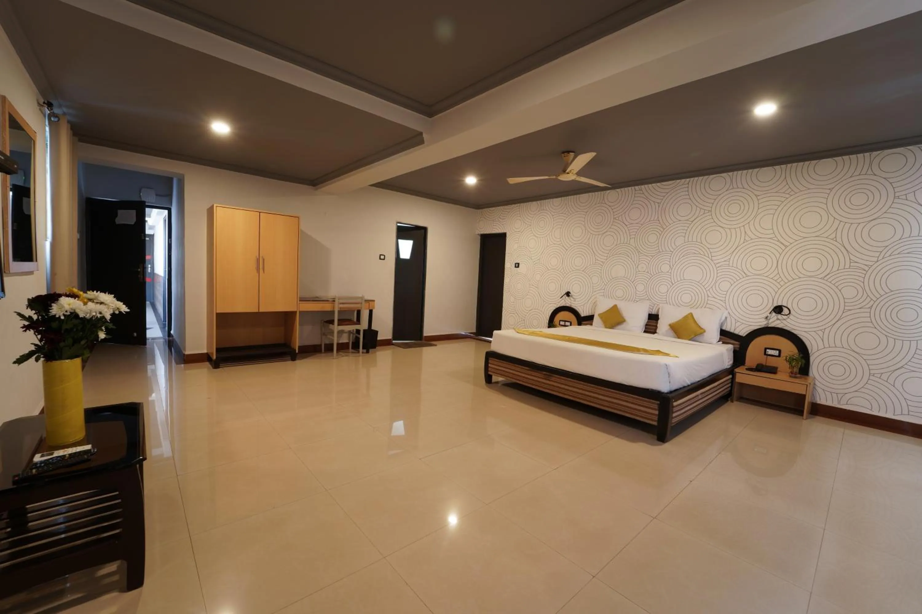 Staff, Bed in The Treat Hotel