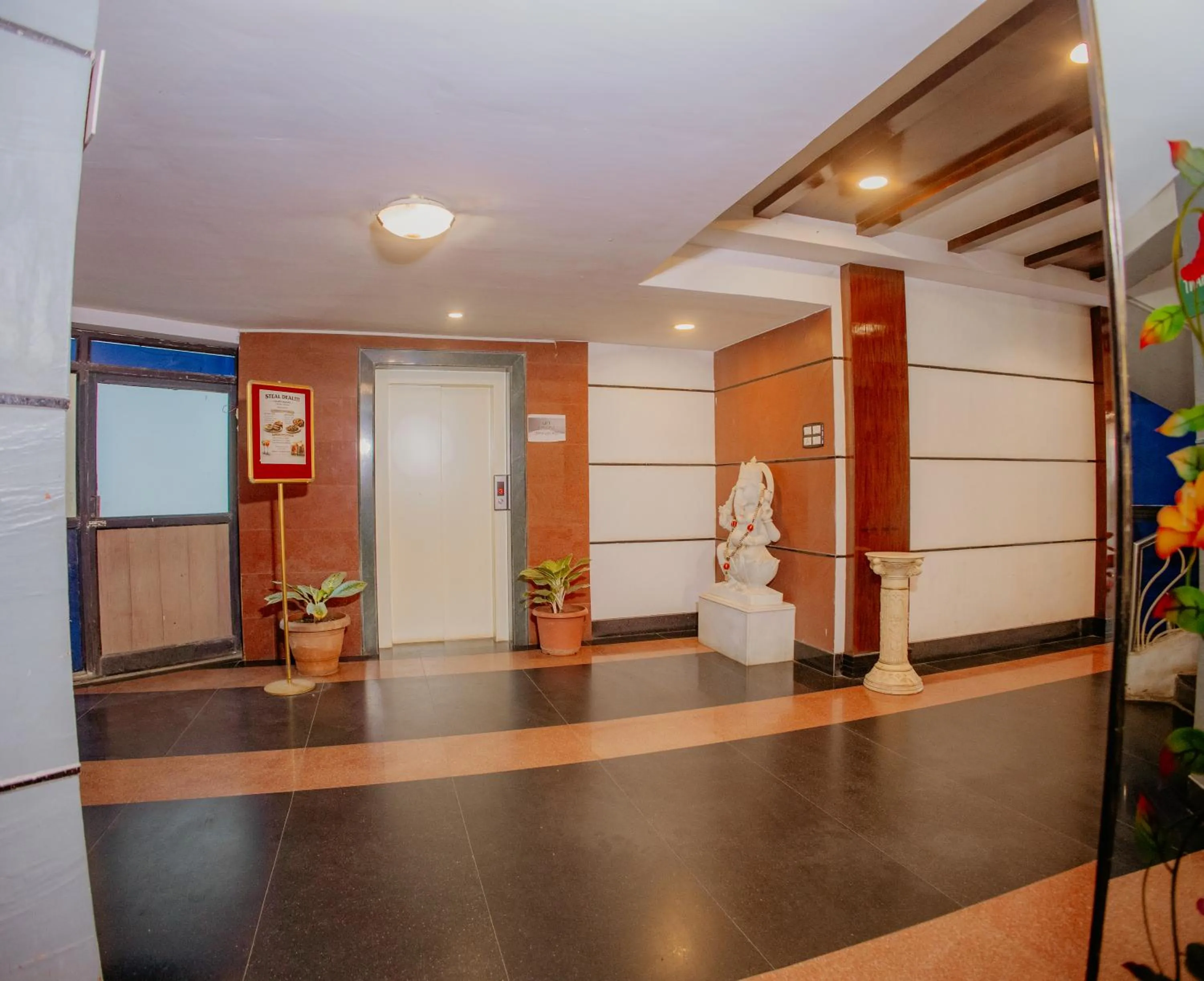 Lobby or reception in Om Shiv Hotel