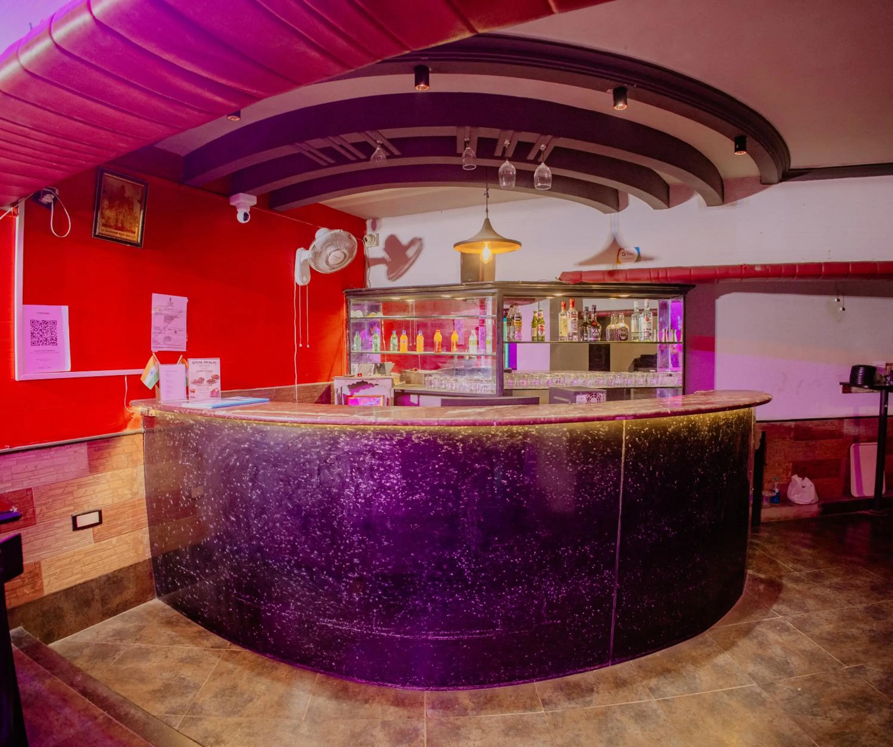 Restaurant/places to eat in Om Shiv Hotel