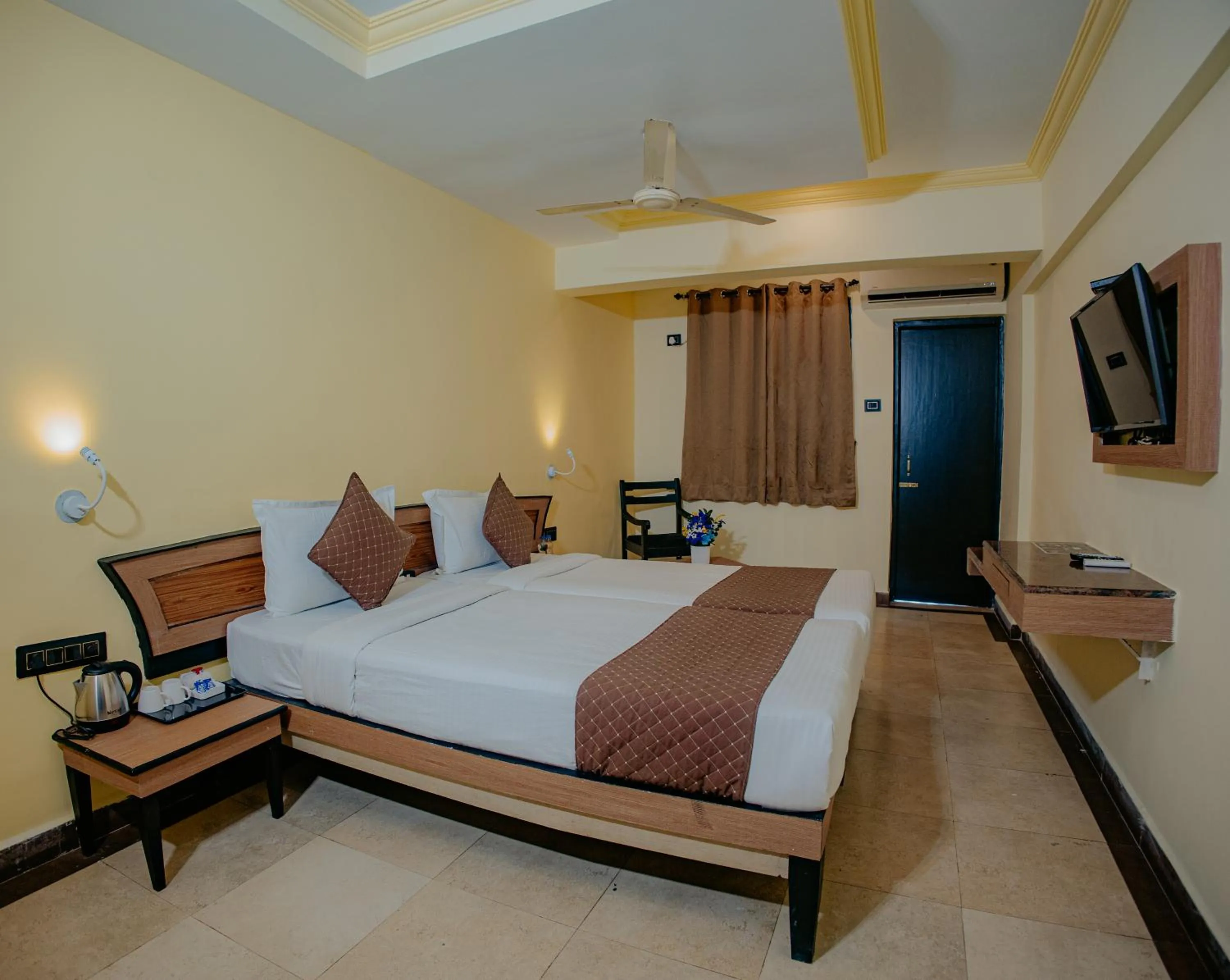 Bed in Om Shiv Hotel
