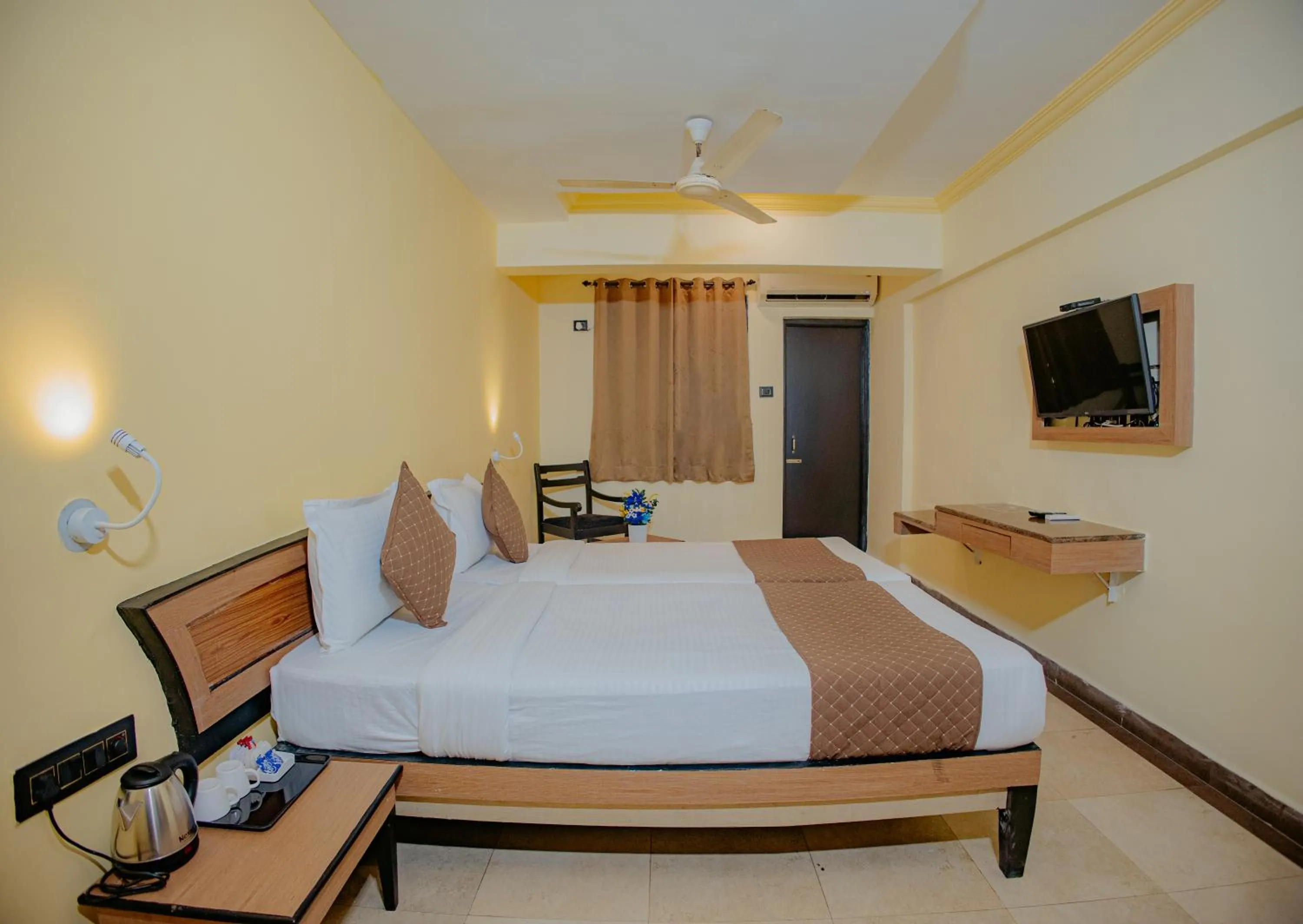 Bed in Om Shiv Hotel