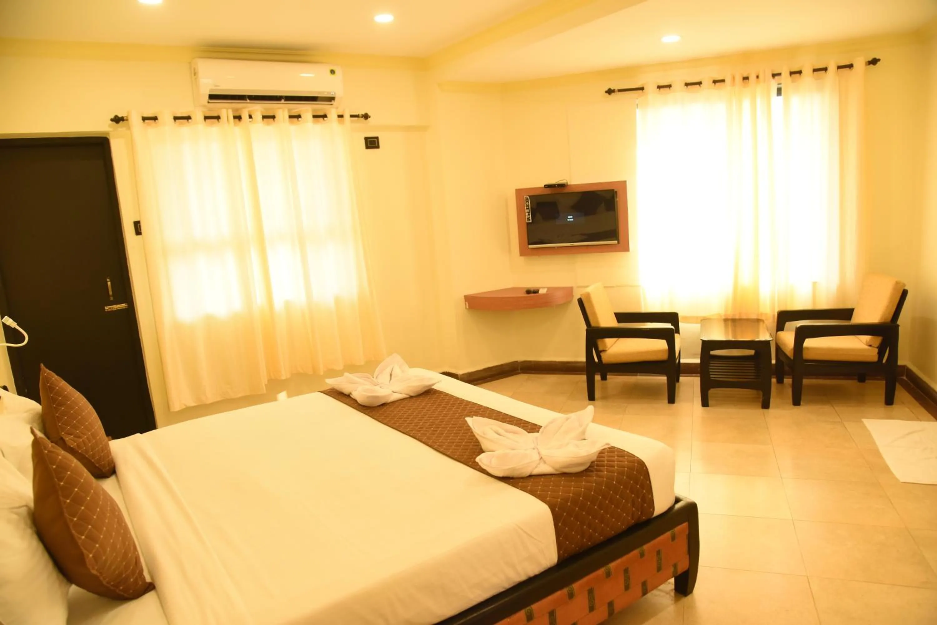 TV and multimedia, Bed in Om Shiv Hotel