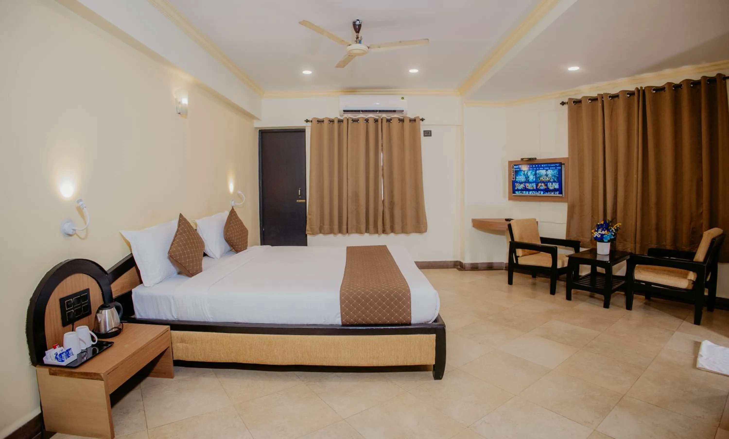 Bed in Om Shiv Hotel