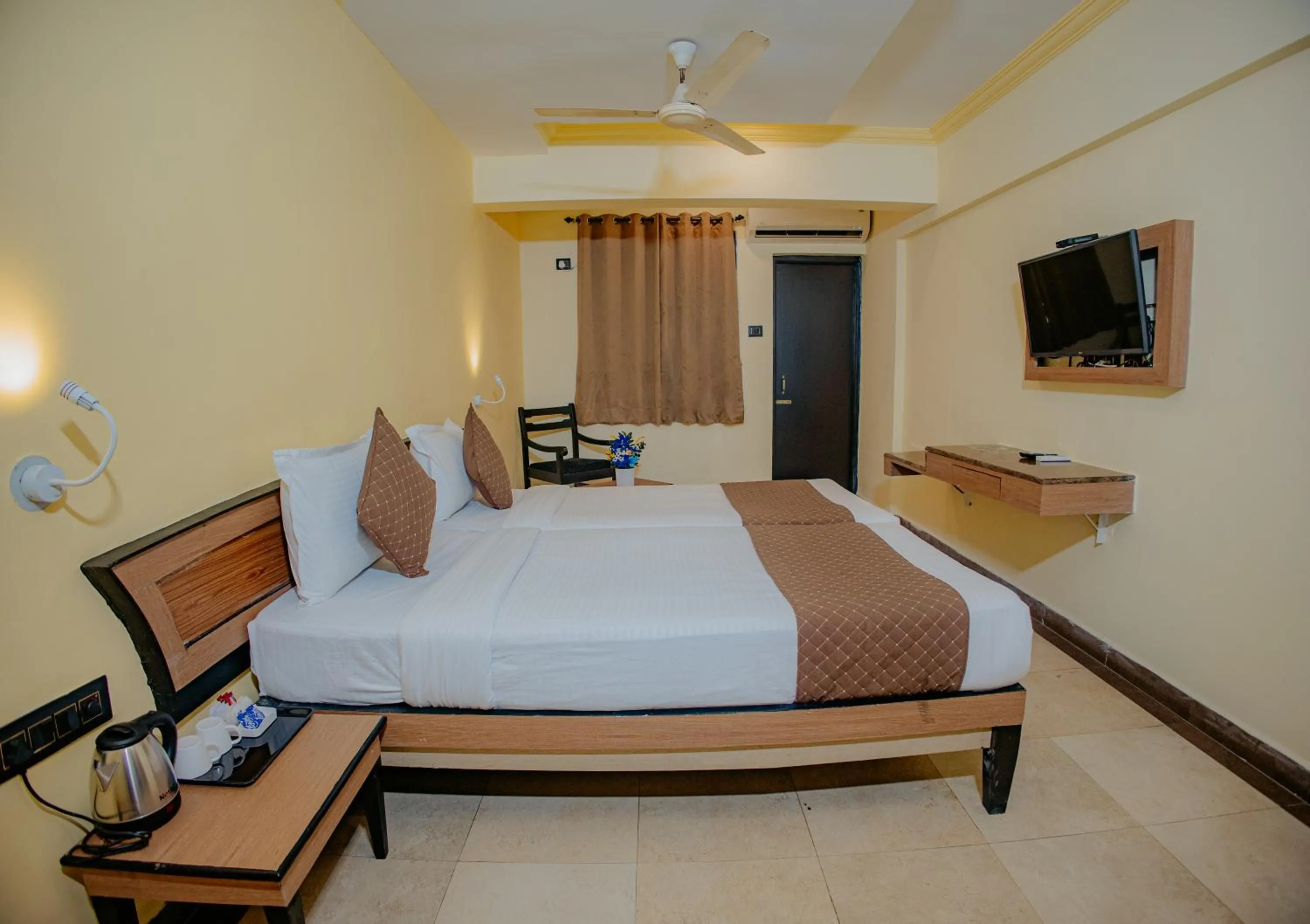 Bed in Om Shiv Hotel