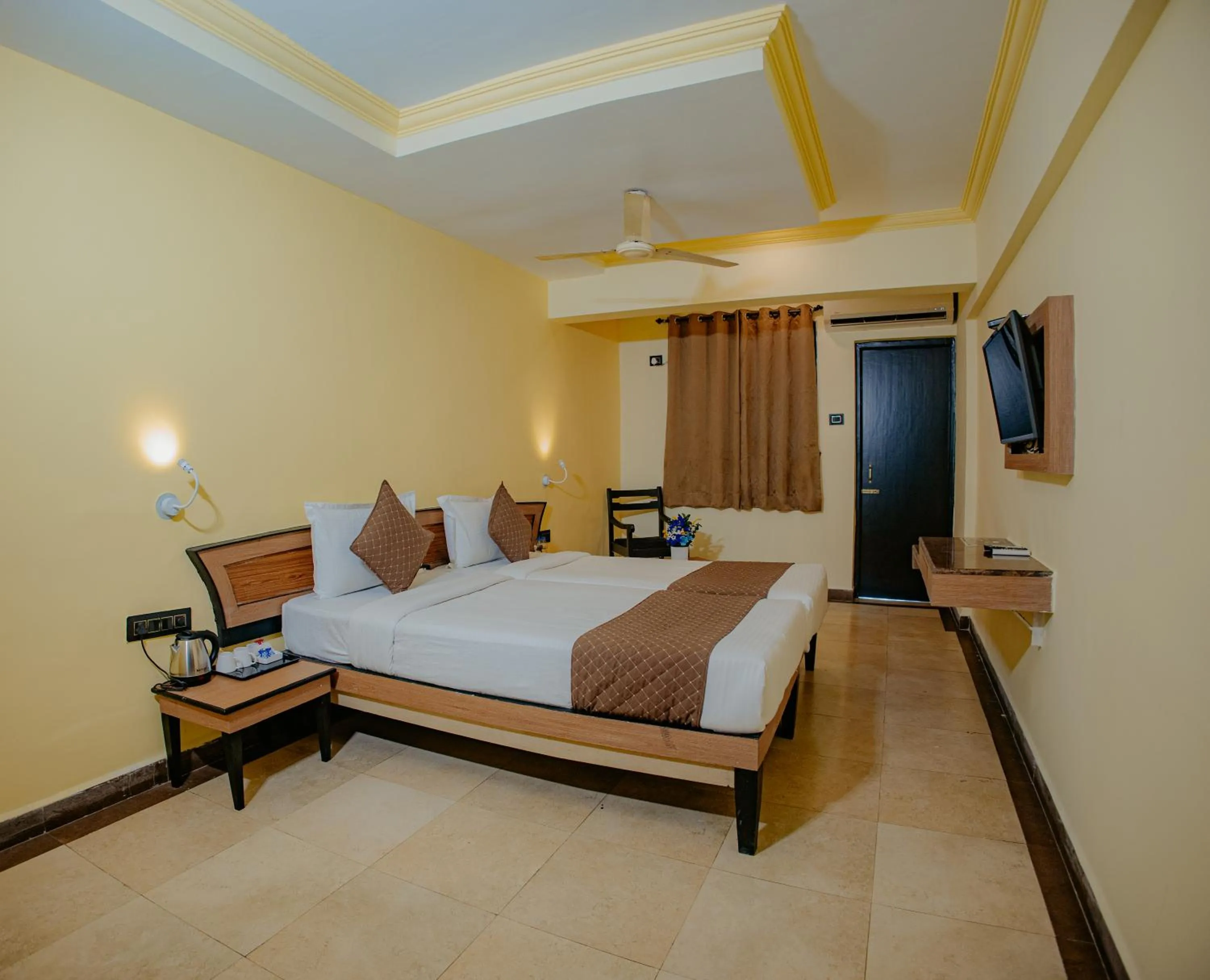 Bed in Om Shiv Hotel