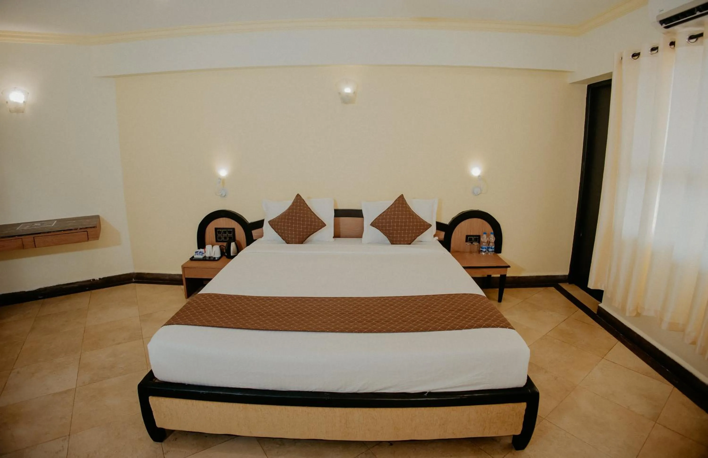 Bed in Om Shiv Hotel