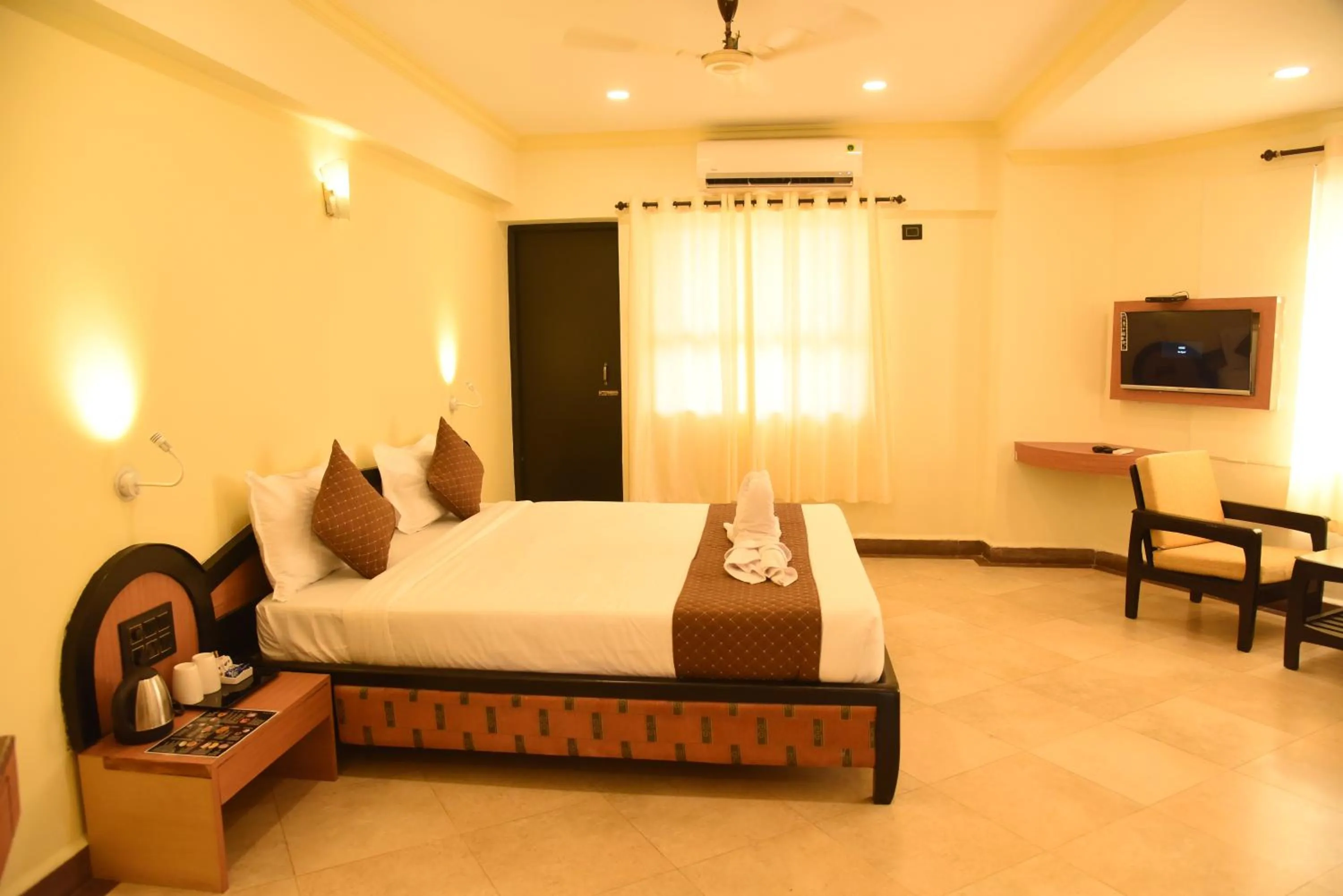 Bedroom, Bed in Om Shiv Hotel