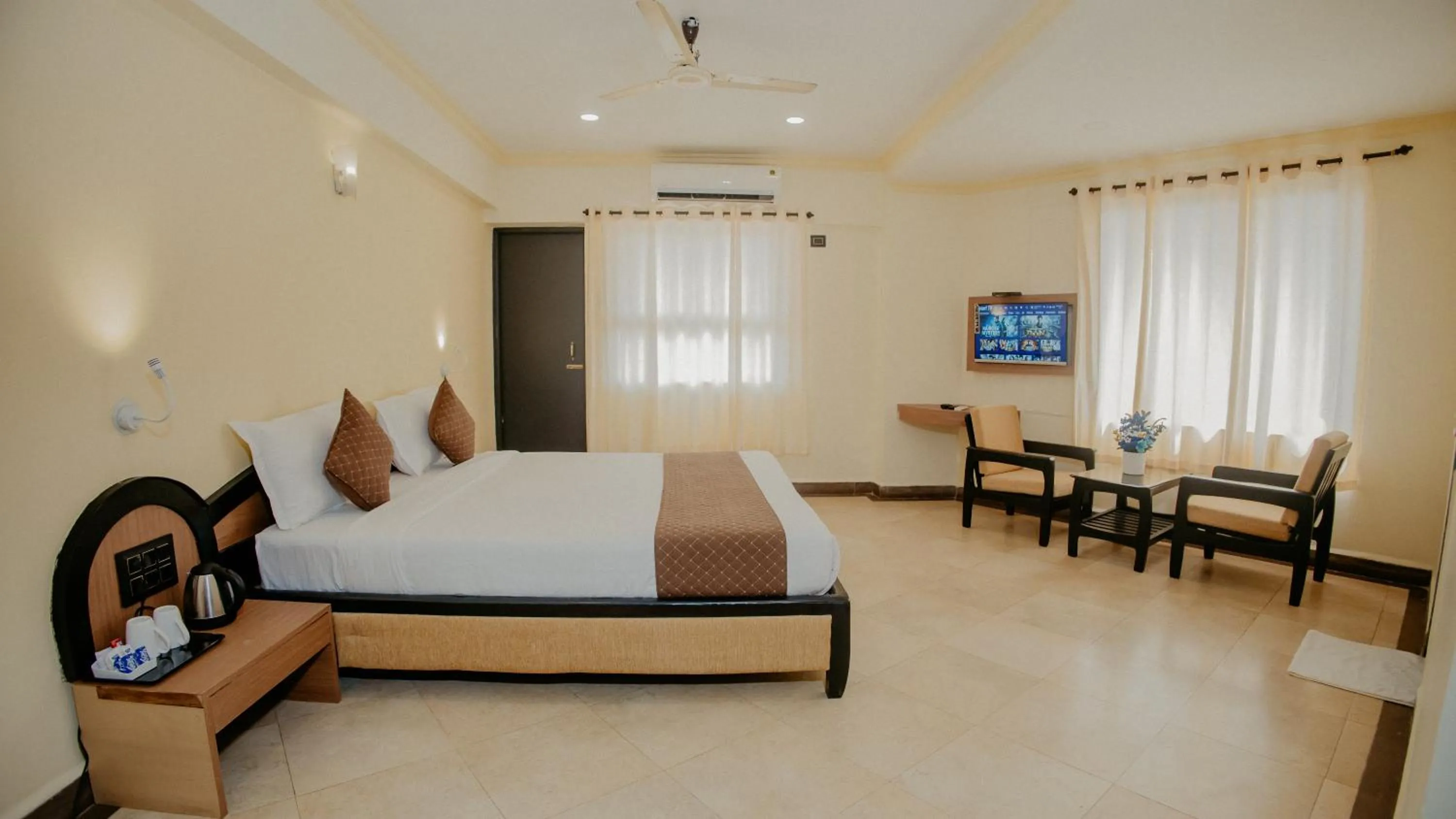 Bed in Om Shiv Hotel