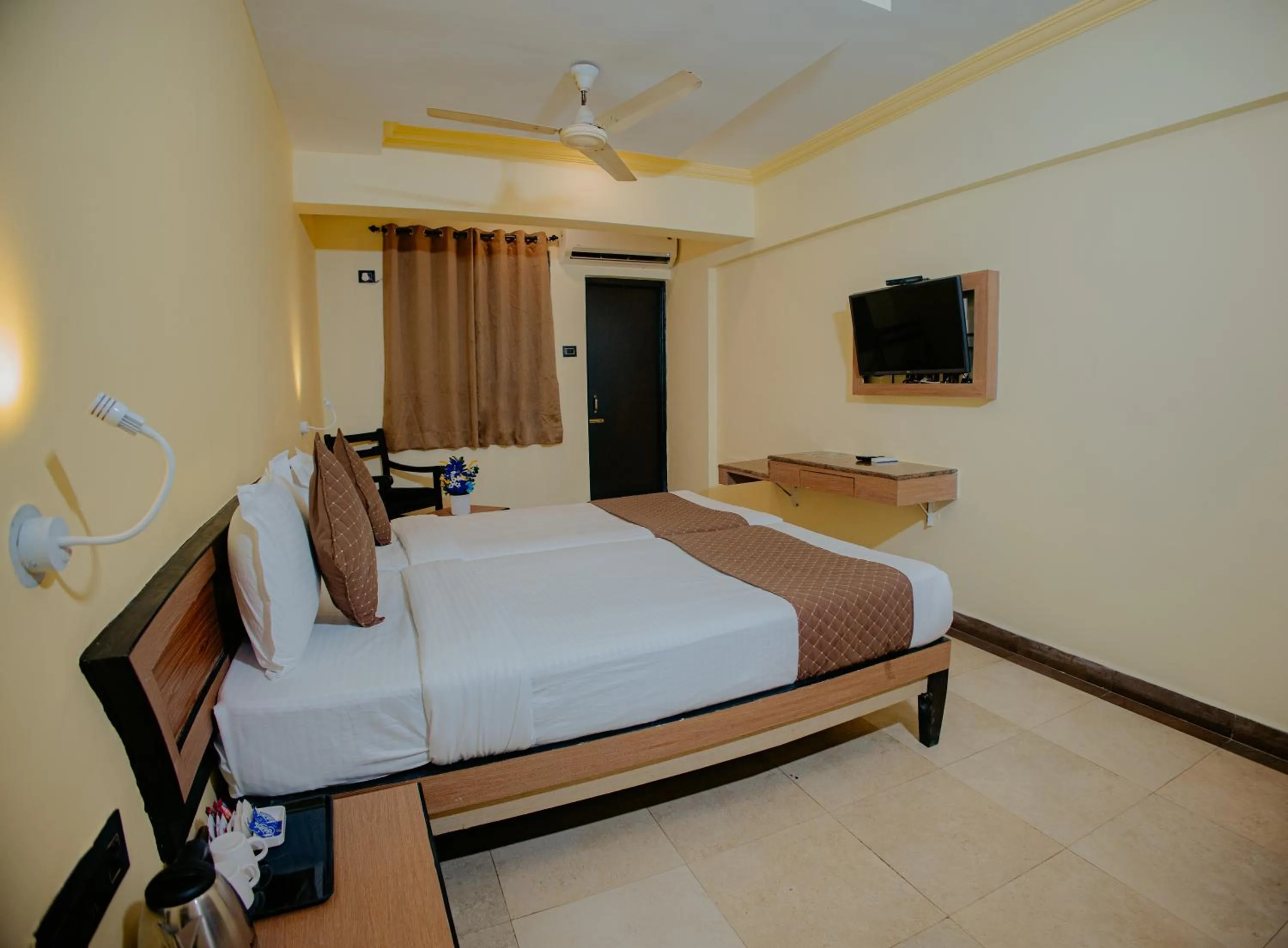 Bed in Om Shiv Hotel