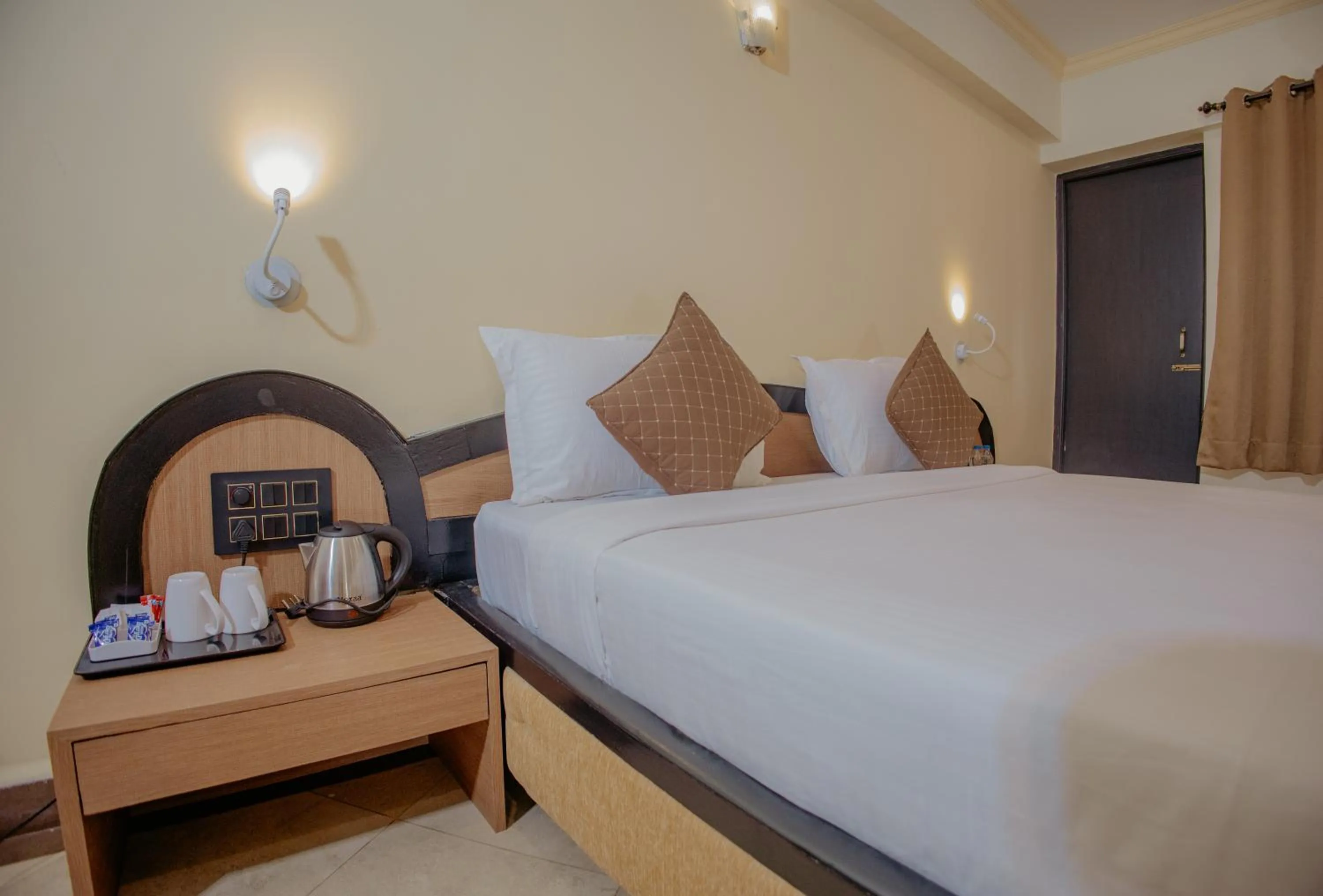 Bedroom, Bed in Om Shiv Hotel