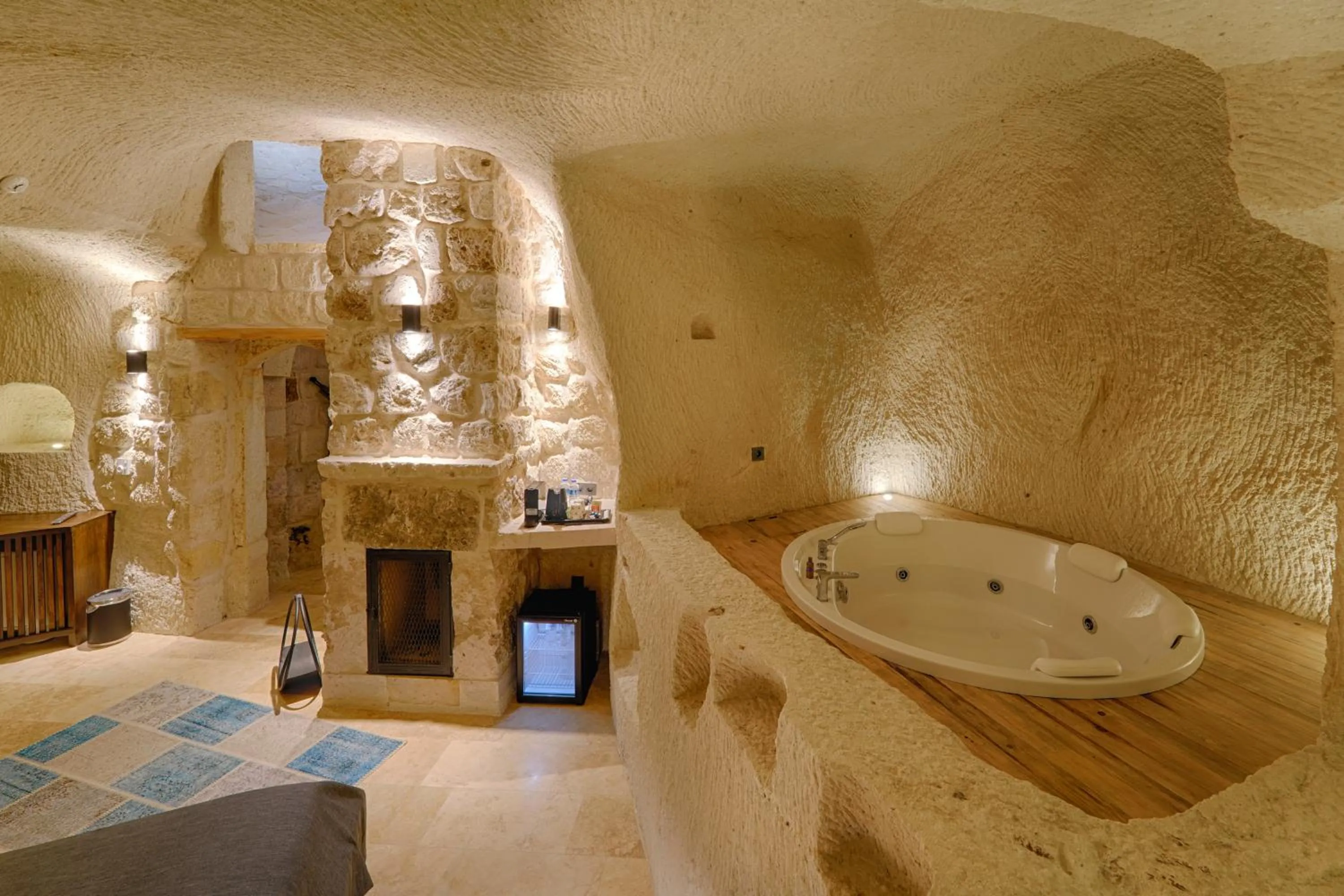 Hot Tub in Luvi Cave Hotel